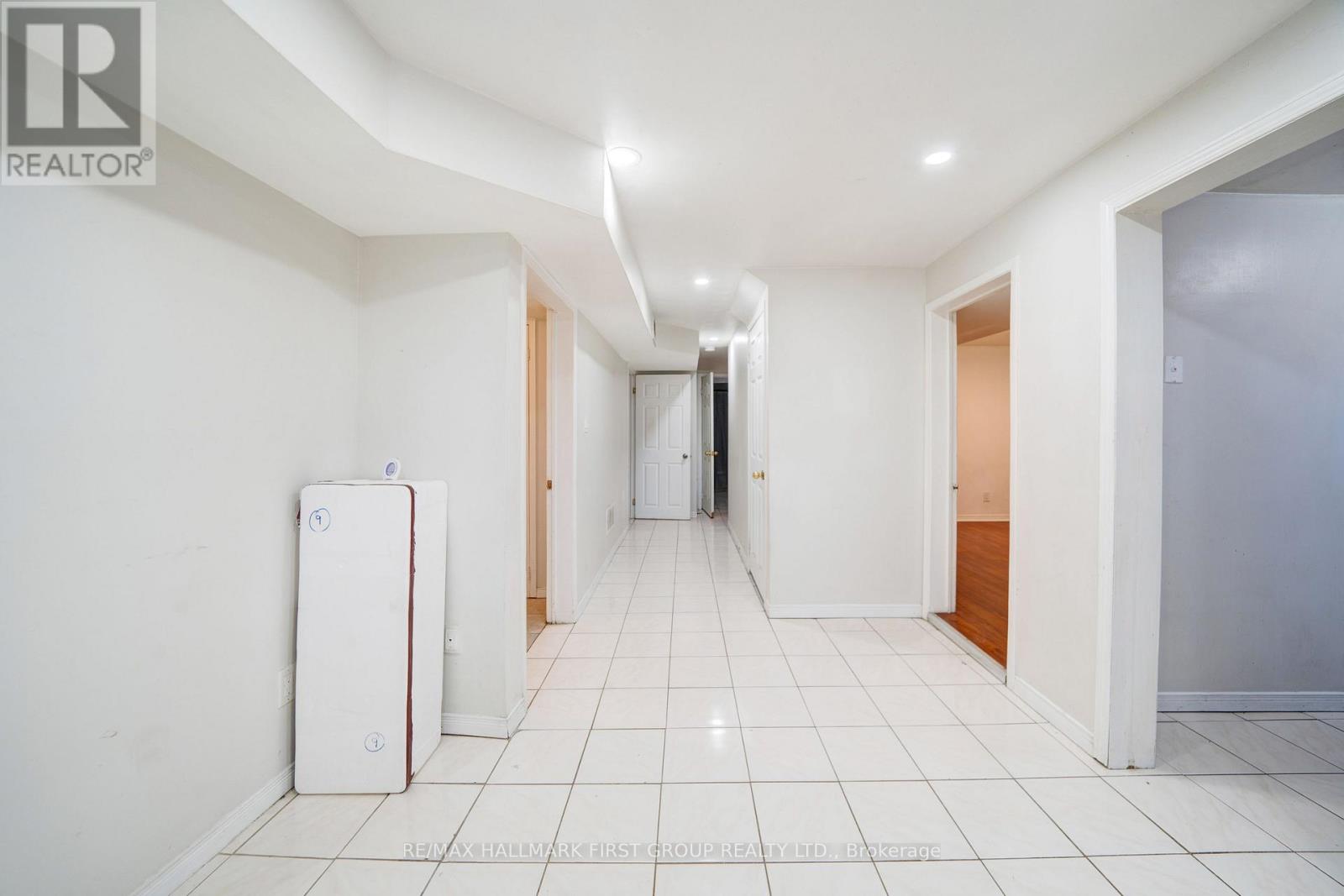 5 Claresholme Drive, Toronto, Ontario  M1C 4Z9 - Photo 8 - E12530284