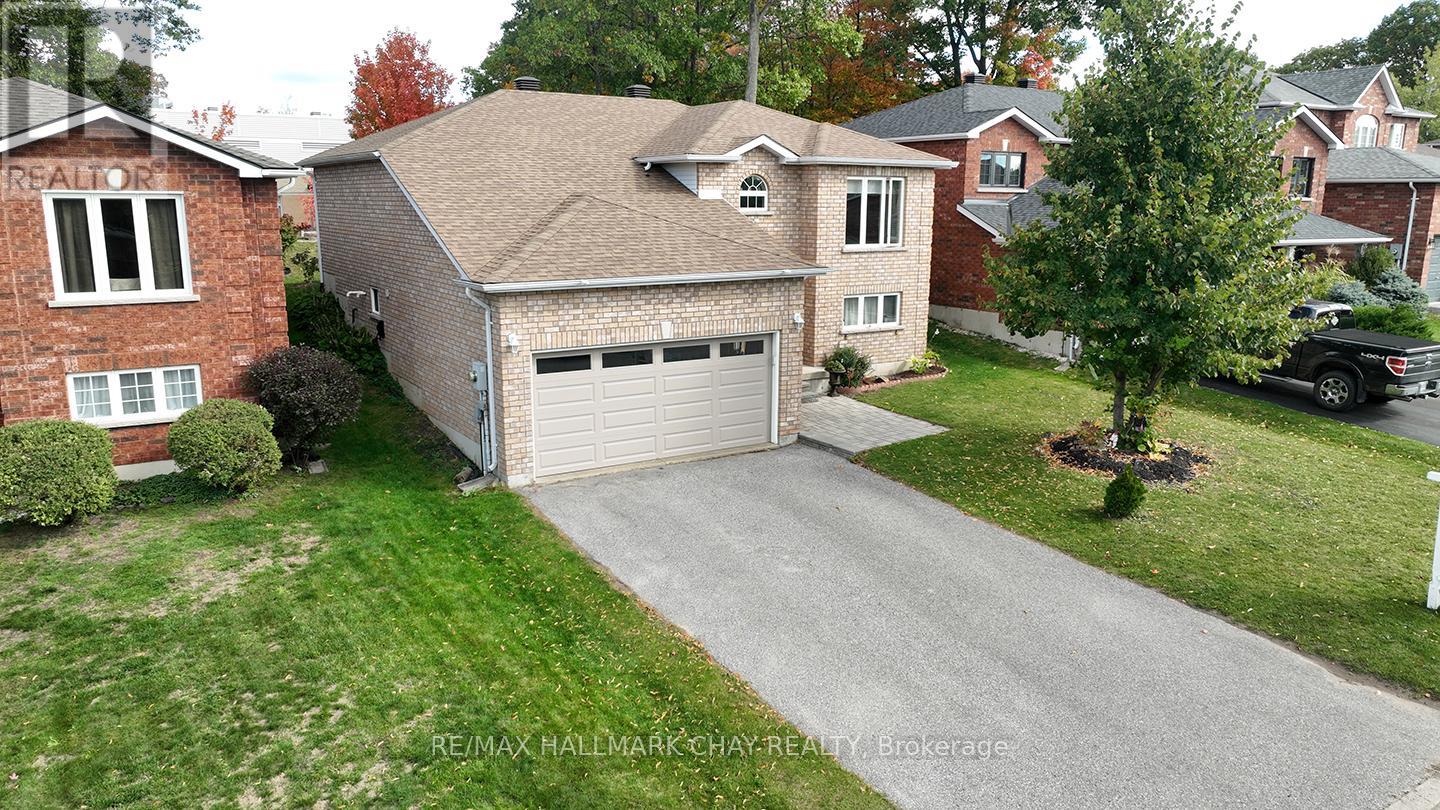 139 WAWINET STREET, Midland, Ontario