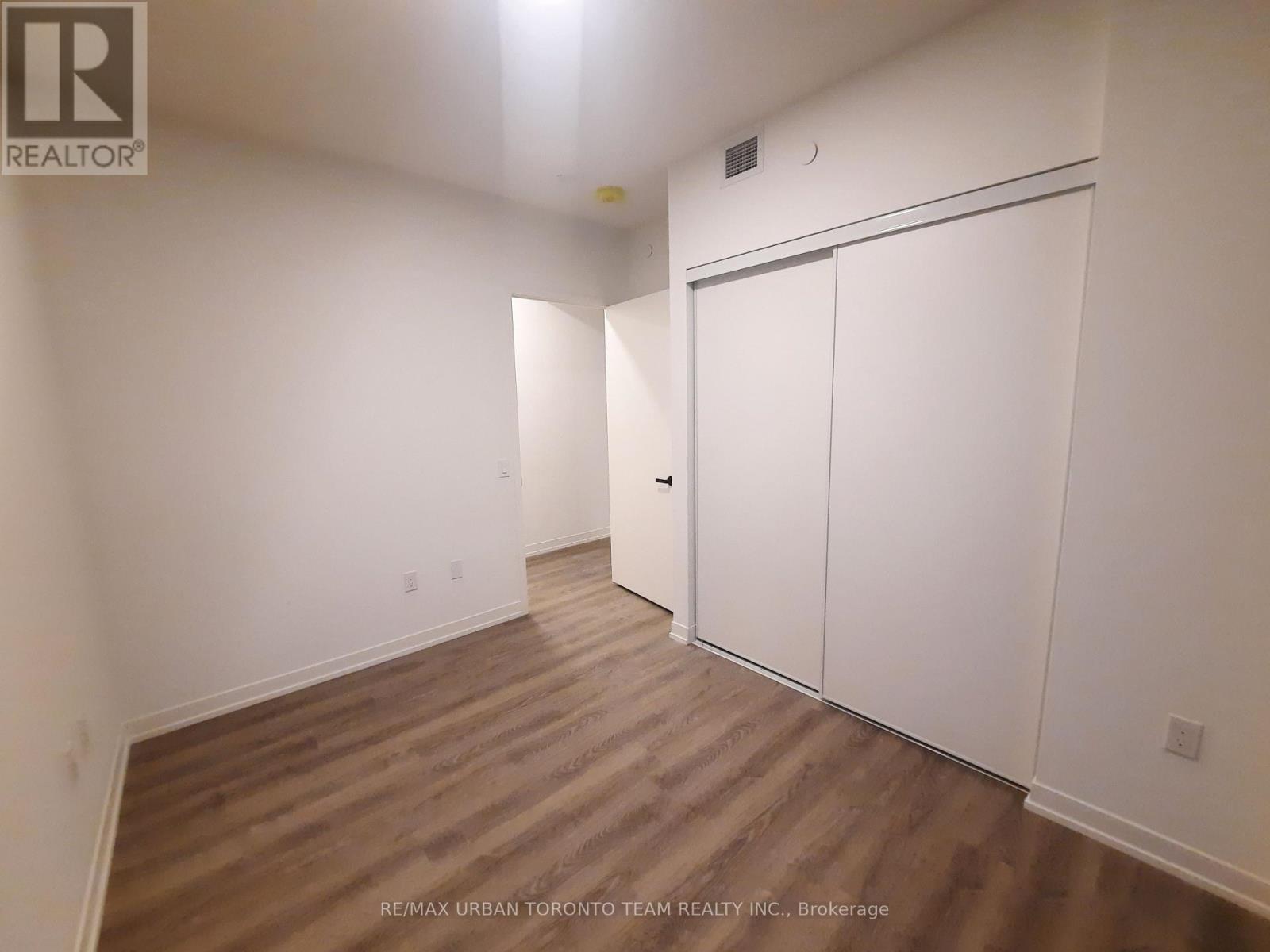 812 - 8 Interchange Way, Vaughan, Ontario  L4K 5Z7 - Photo 6 - N12530274