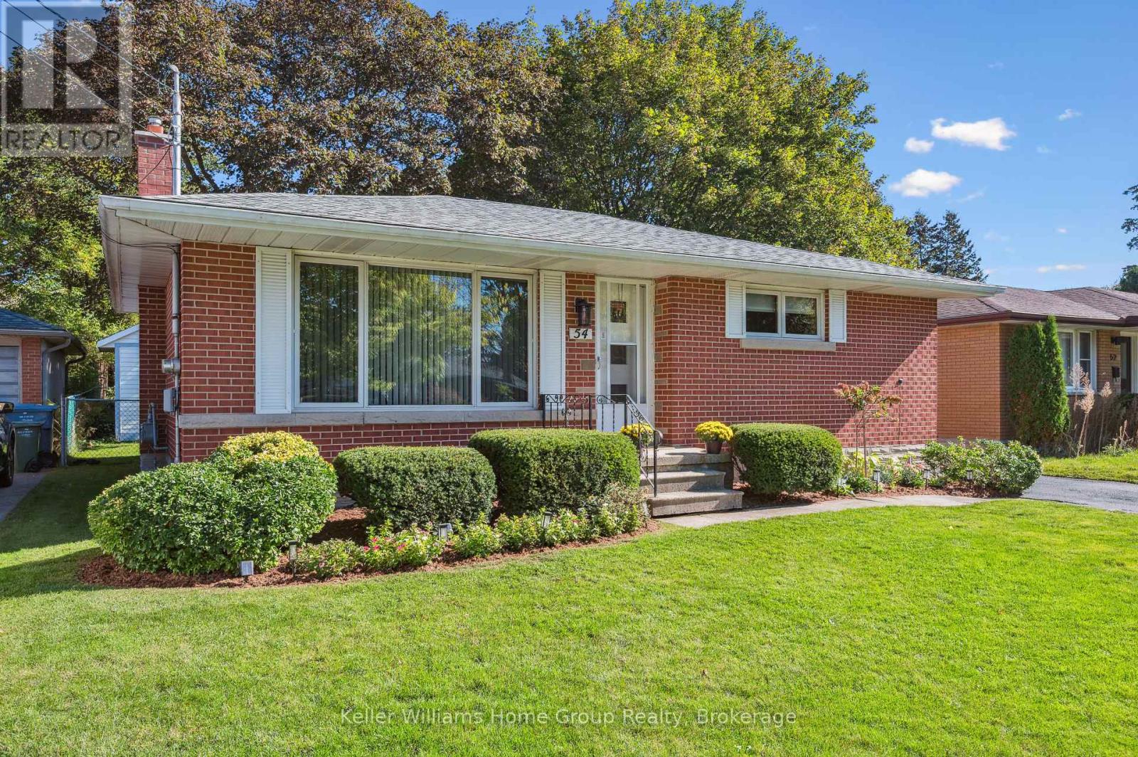 54 OTTAWA CRESCENT, Guelph, Ontario