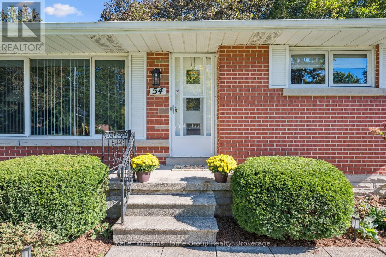 54 Ottawa Crescent, Guelph, Ontario  N1E 2A6 - Photo 3 - X12530556