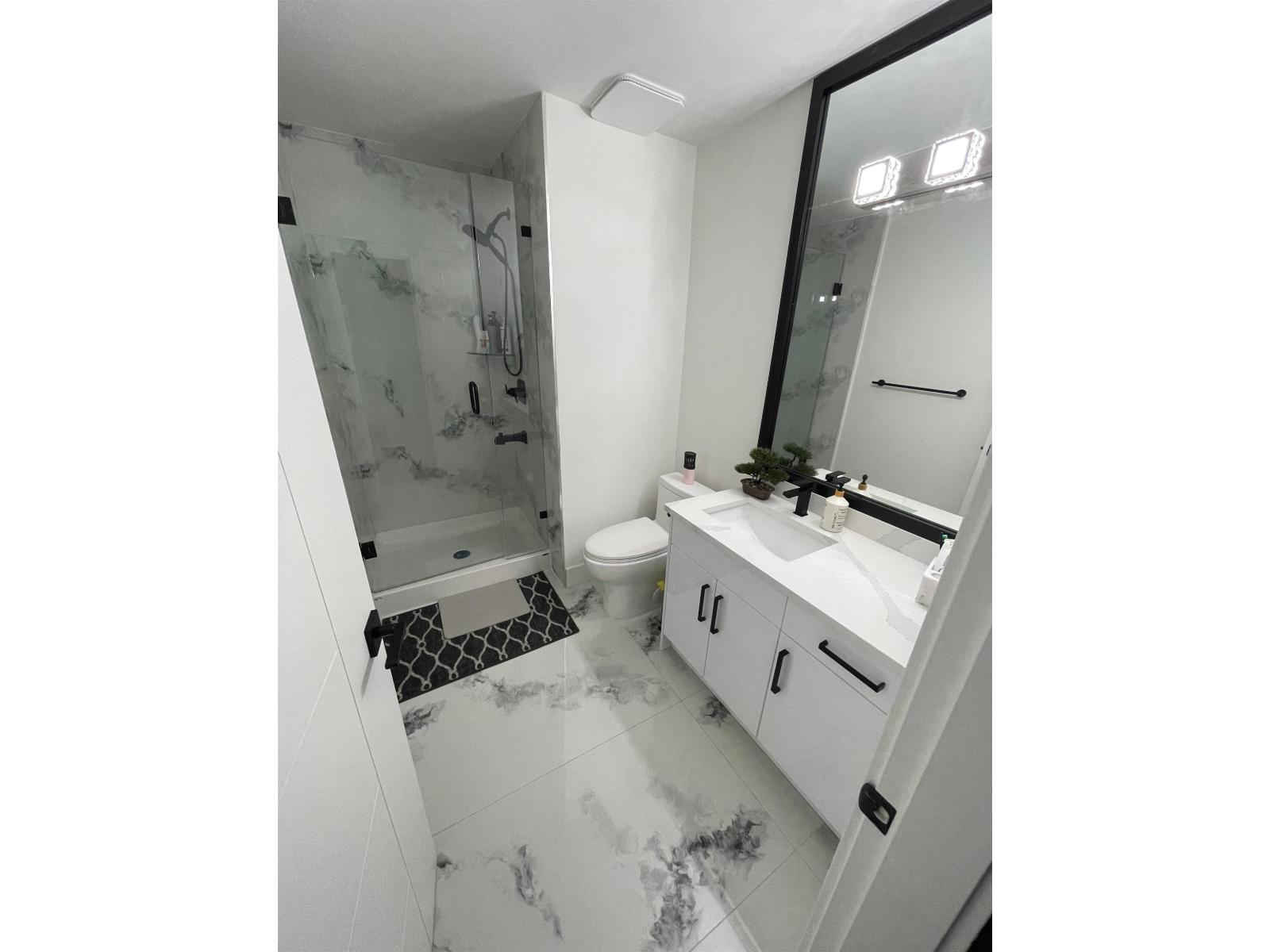 222 9462 Prince Charles Boulevard, Surrey, British Columbia  V3V 1S6 - Photo 2 - R3064992