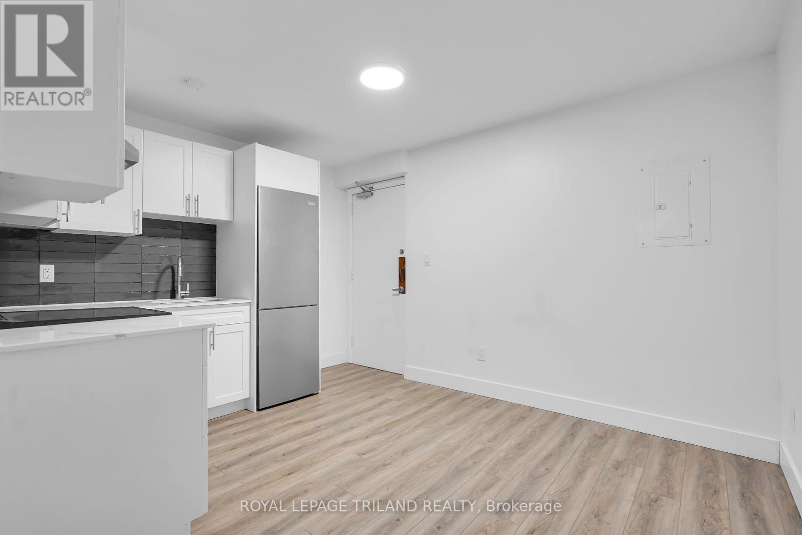 E - 20 Craig Street, London South, Ontario  N6C 1E8 - Photo 2 - X12530474