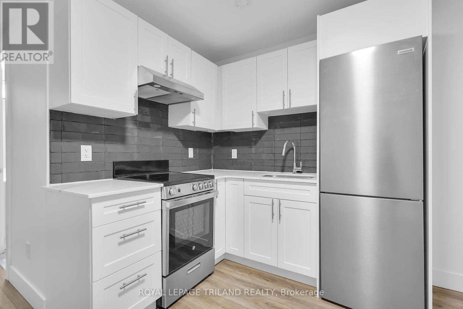 E - 20 Craig Street, London South, Ontario  N6C 1E8 - Photo 4 - X12530474