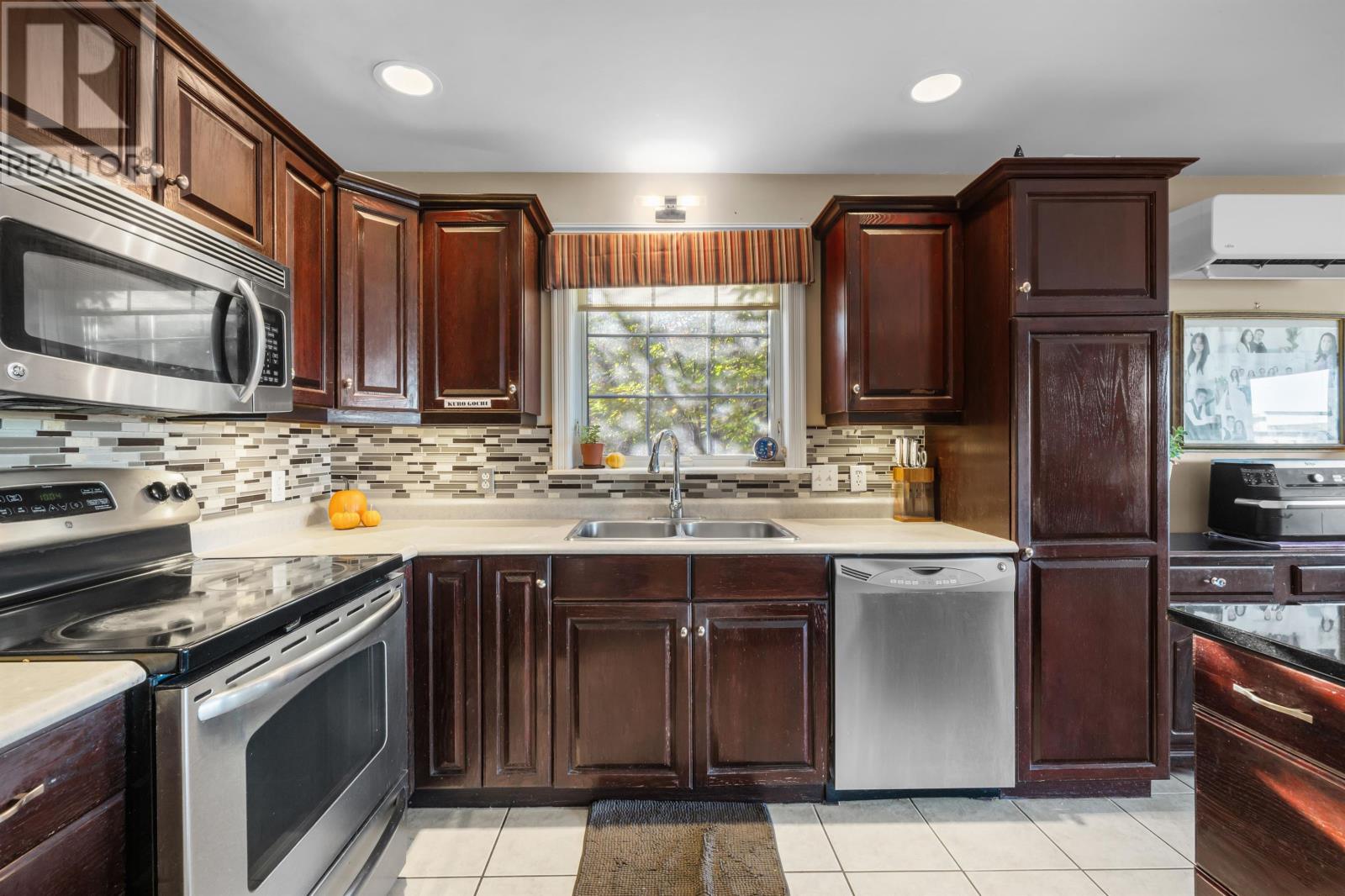 335 North River Road, Charlottetown, Prince Edward Island  C1A 3M6 - Photo 9 - 202527670