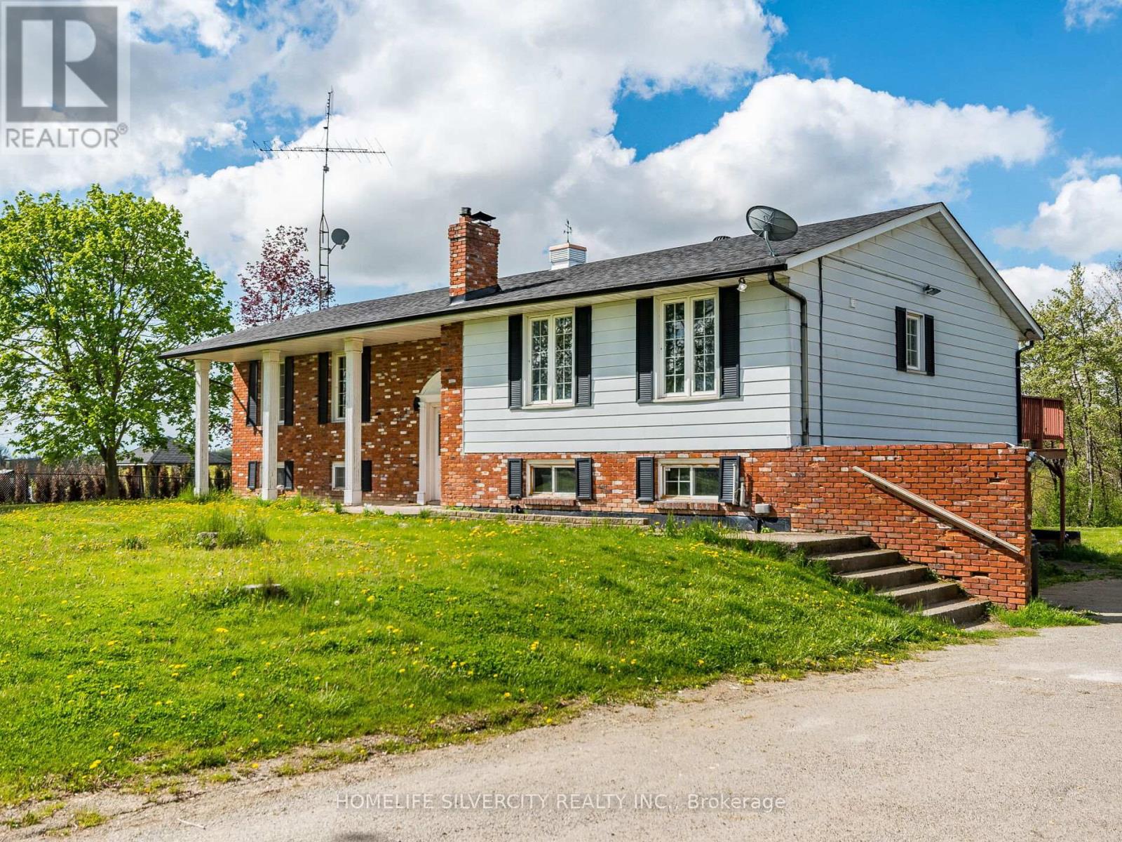 5638 Appleby Line, Burlington, Ontario  L7M 0P6 - Photo 2 - W12530196