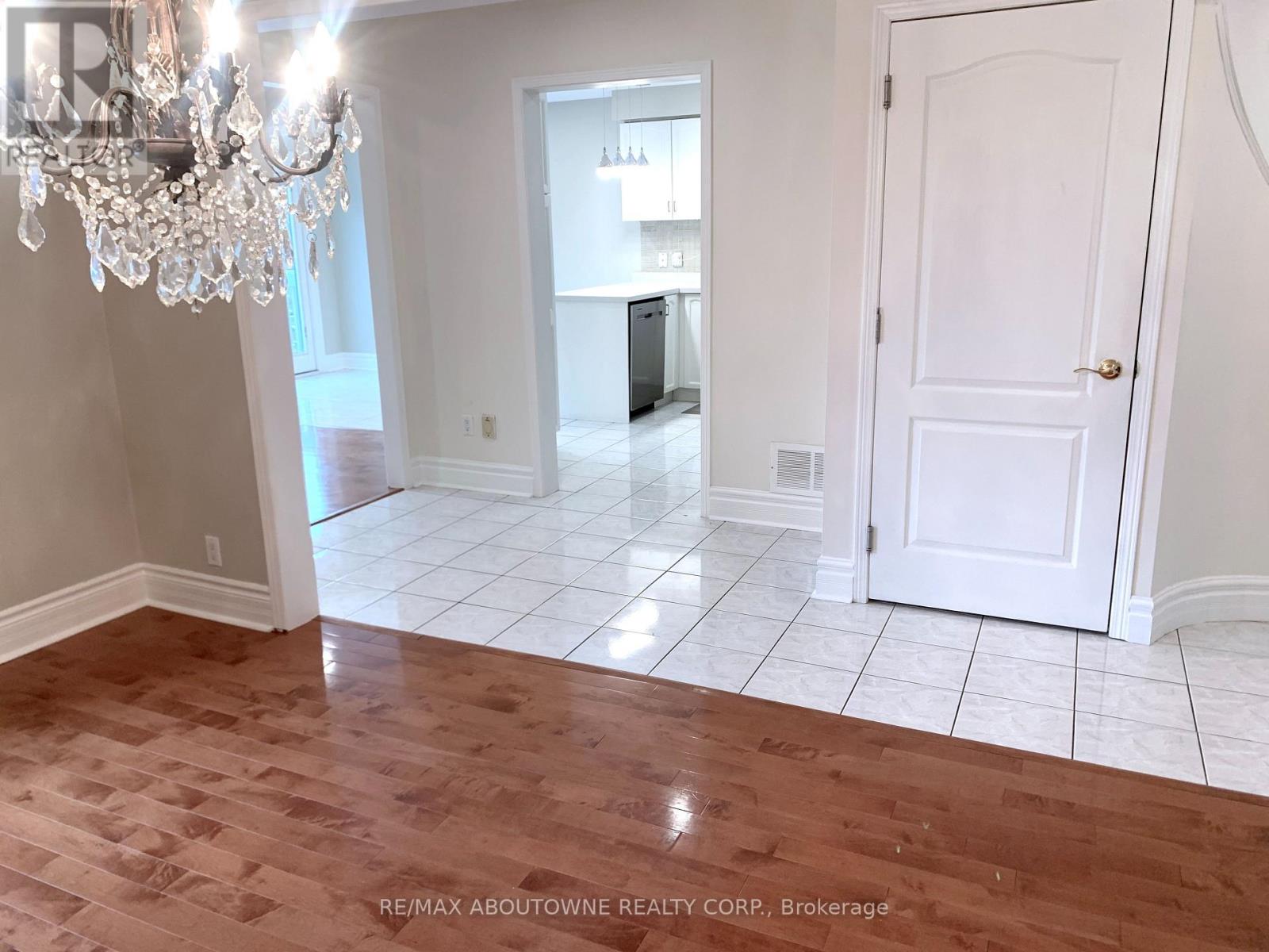 (Upper) - 4766 Wild Rose Street, Mississauga, Ontario  L5M 5M6 - Photo 13 - W12530230