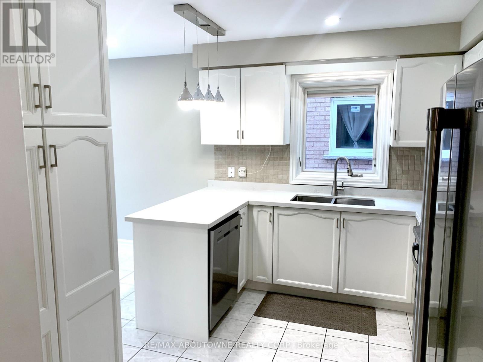 (Upper) - 4766 Wild Rose Street, Mississauga, Ontario  L5M 5M6 - Photo 17 - W12530230