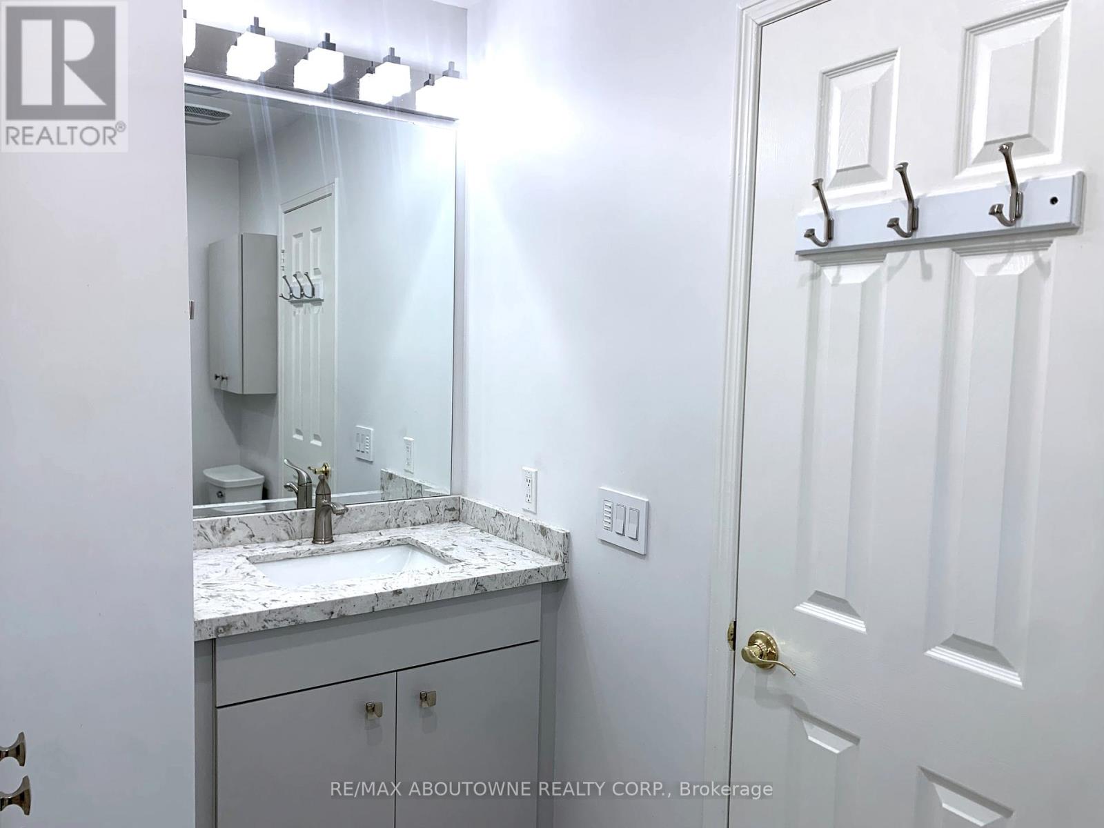 (Upper) - 4766 Wild Rose Street, Mississauga, Ontario  L5M 5M6 - Photo 23 - W12530230