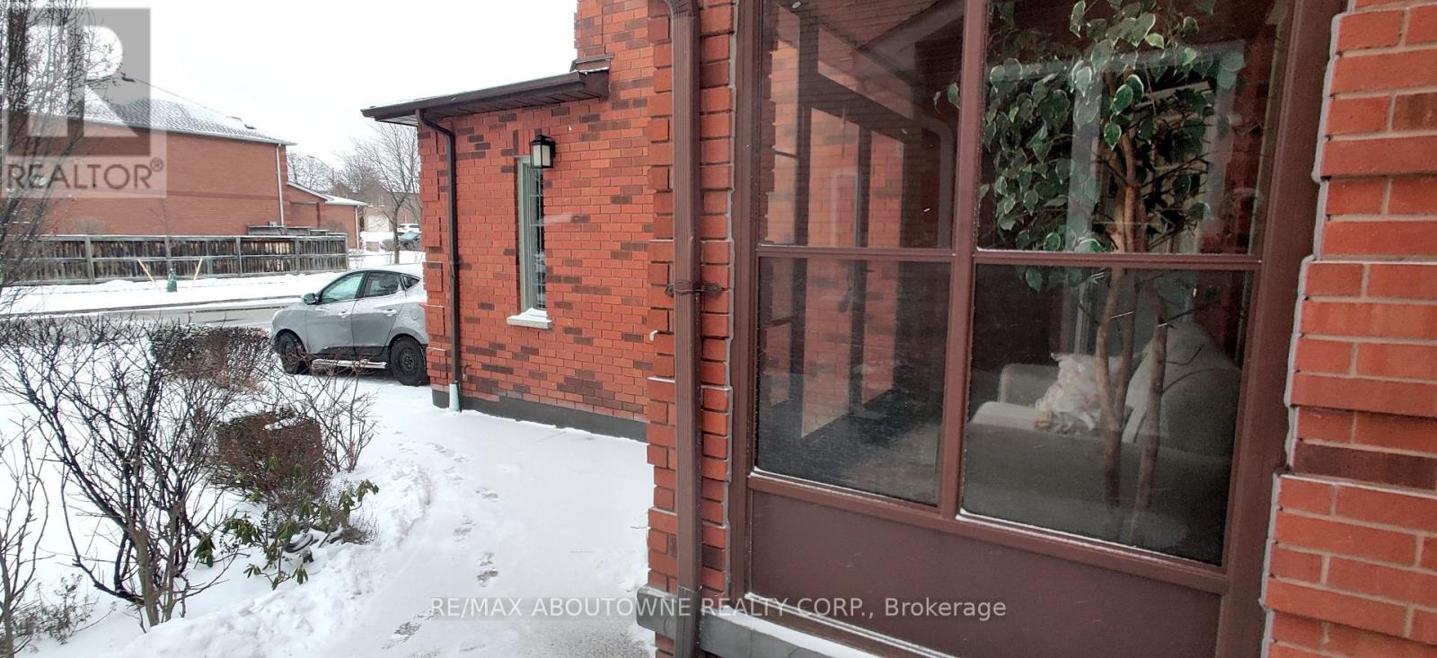 (Upper) - 4766 Wild Rose Street, Mississauga, Ontario  L5M 5M6 - Photo 3 - W12530230