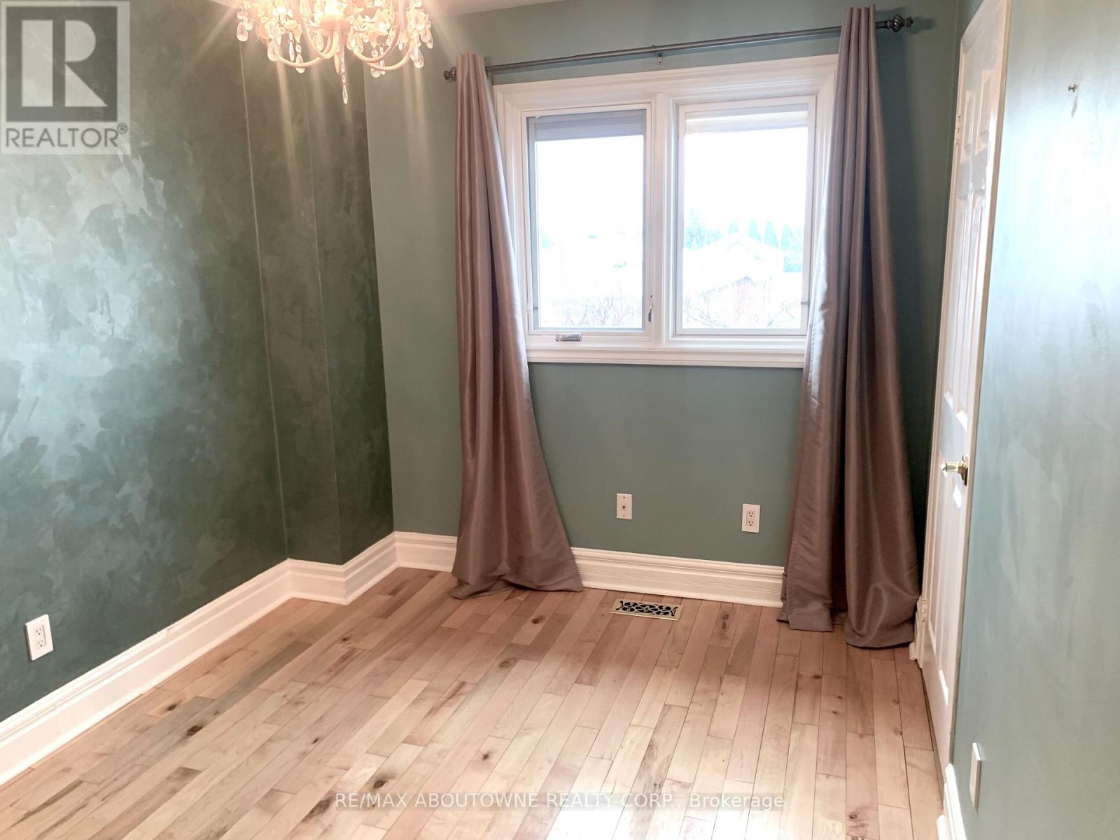 (Upper) - 4766 Wild Rose Street, Mississauga, Ontario  L5M 5M6 - Photo 32 - W12530230