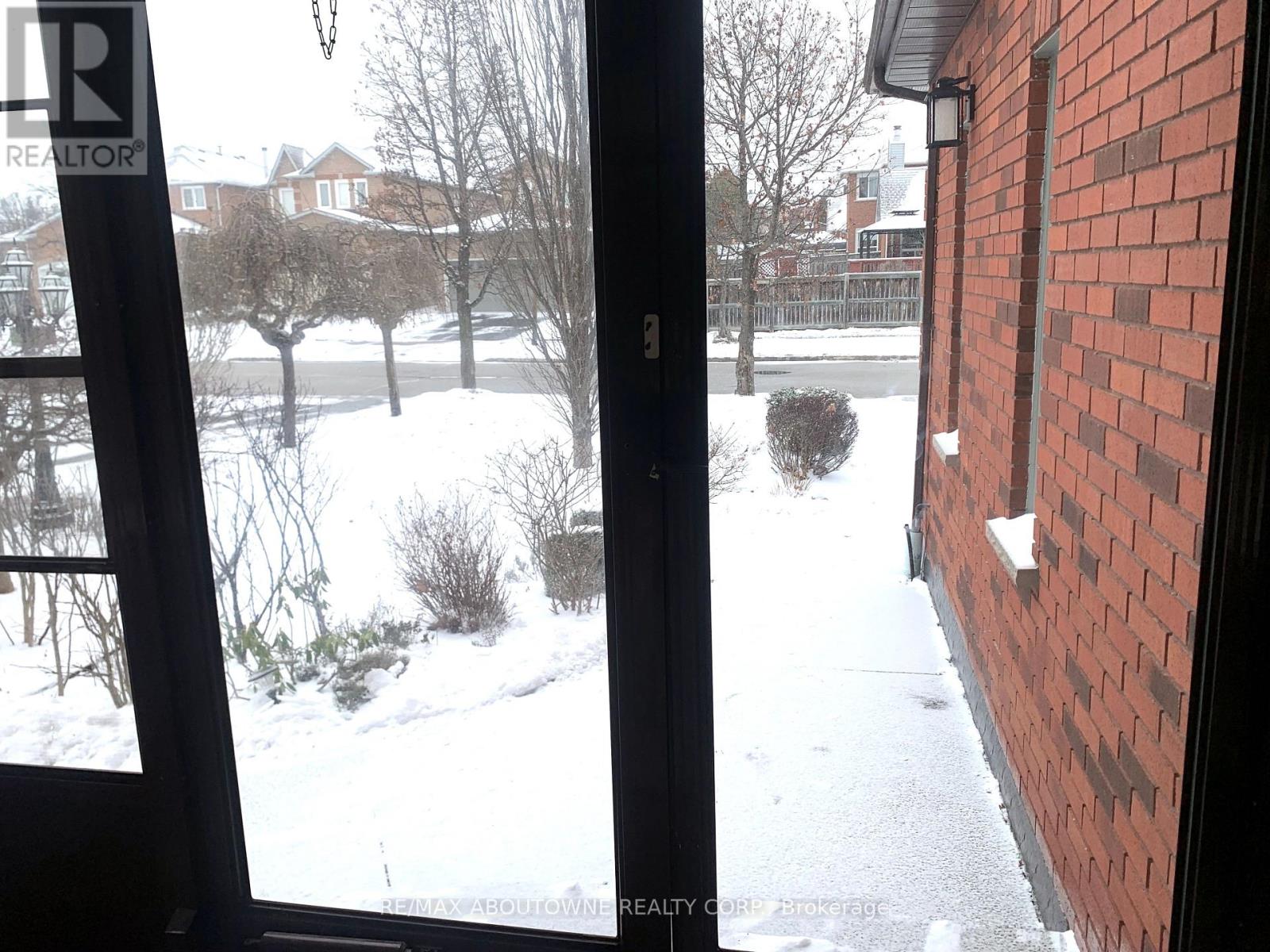 (Upper) - 4766 Wild Rose Street, Mississauga, Ontario  L5M 5M6 - Photo 4 - W12530230