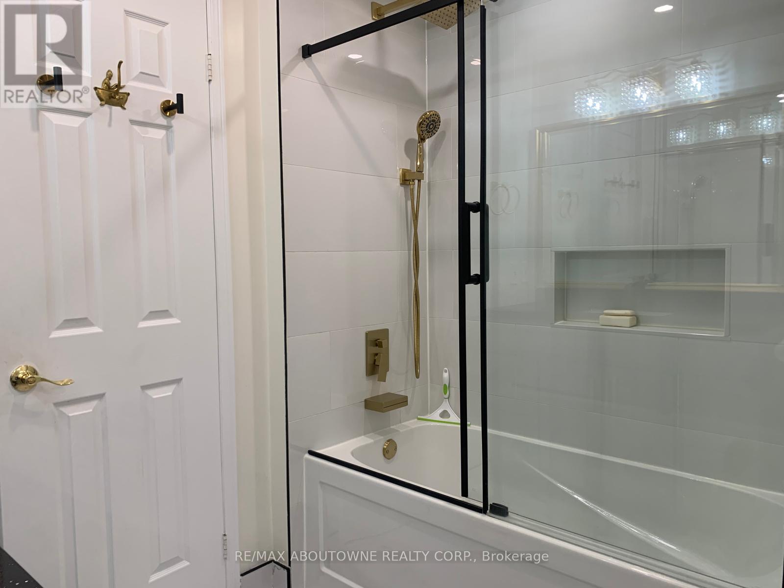 (Upper) - 4766 Wild Rose Street, Mississauga, Ontario  L5M 5M6 - Photo 40 - W12530230