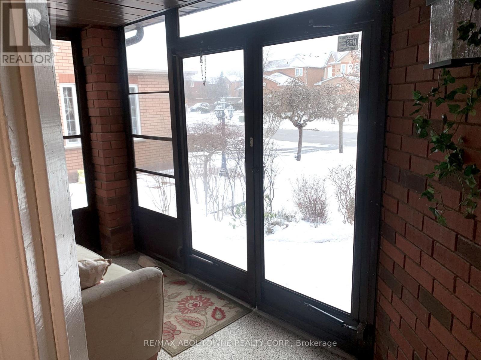 (Upper) - 4766 Wild Rose Street, Mississauga, Ontario  L5M 5M6 - Photo 6 - W12530230