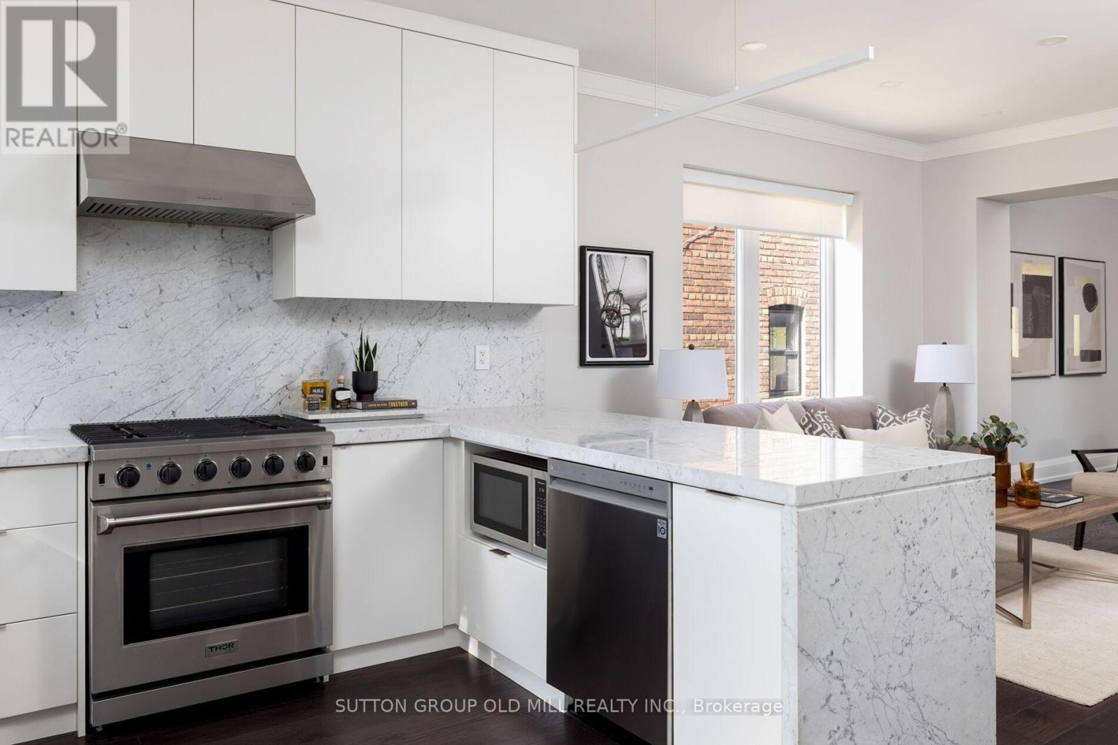 69 Peterborough Avenue, Toronto, Ontario  M6H 2L2 - Photo 12 - W12530250