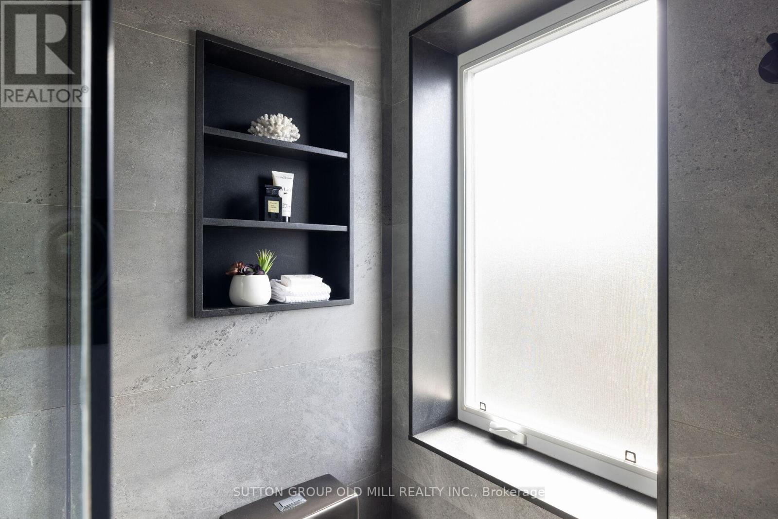 69 Peterborough Avenue, Toronto, Ontario  M6H 2L2 - Photo 26 - W12530250