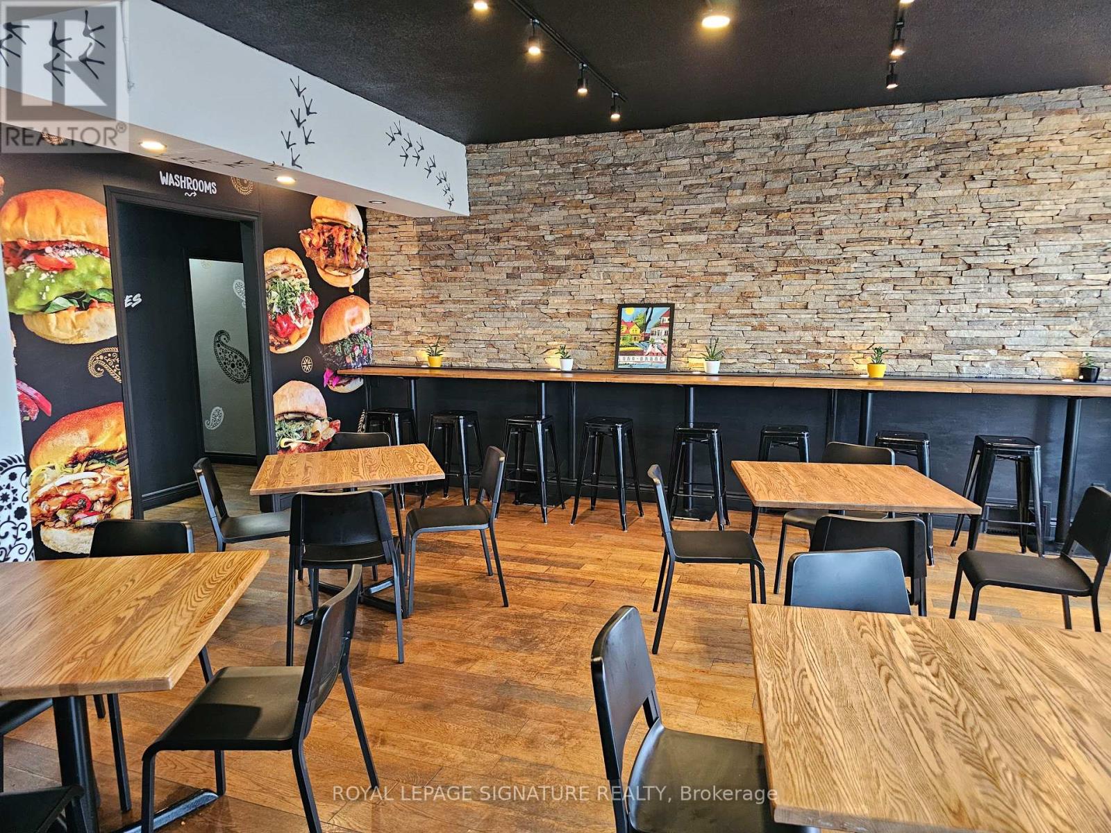 3747 Lake Shore Boulevard W, Toronto, Ontario  M8W 1P9 - Photo 4 - W12530288