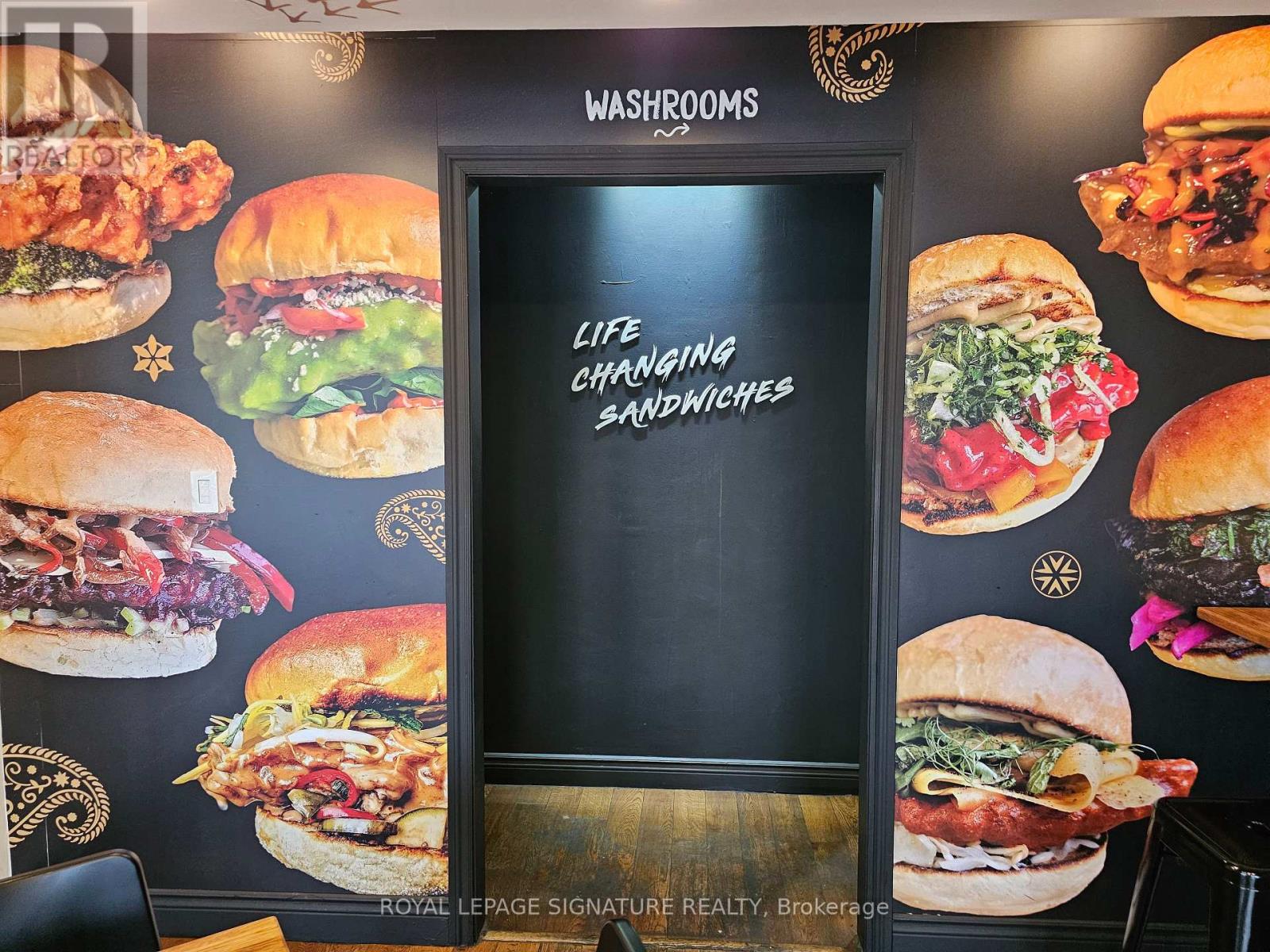 3747 Lake Shore Boulevard W, Toronto, Ontario  M8W 1P9 - Photo 5 - W12530288