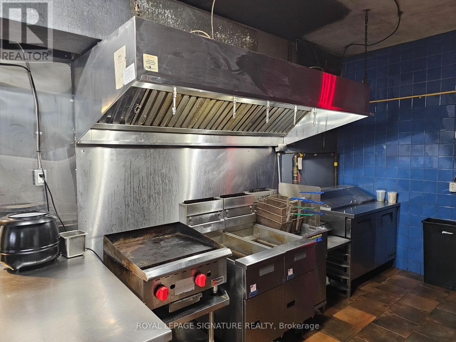 3747 Lake Shore Boulevard W, Toronto, Ontario  M8W 1P9 - Photo 6 - W12530288