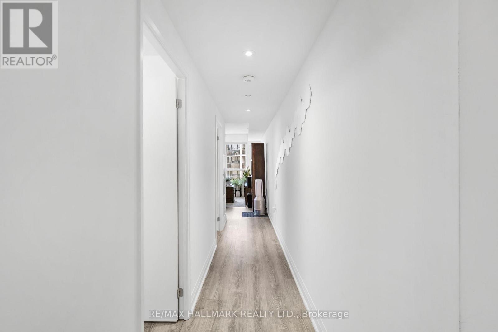 409 - 10 Gibbs Road, Toronto, Ontario  M9B 0E2 - Photo 10 - W12530374