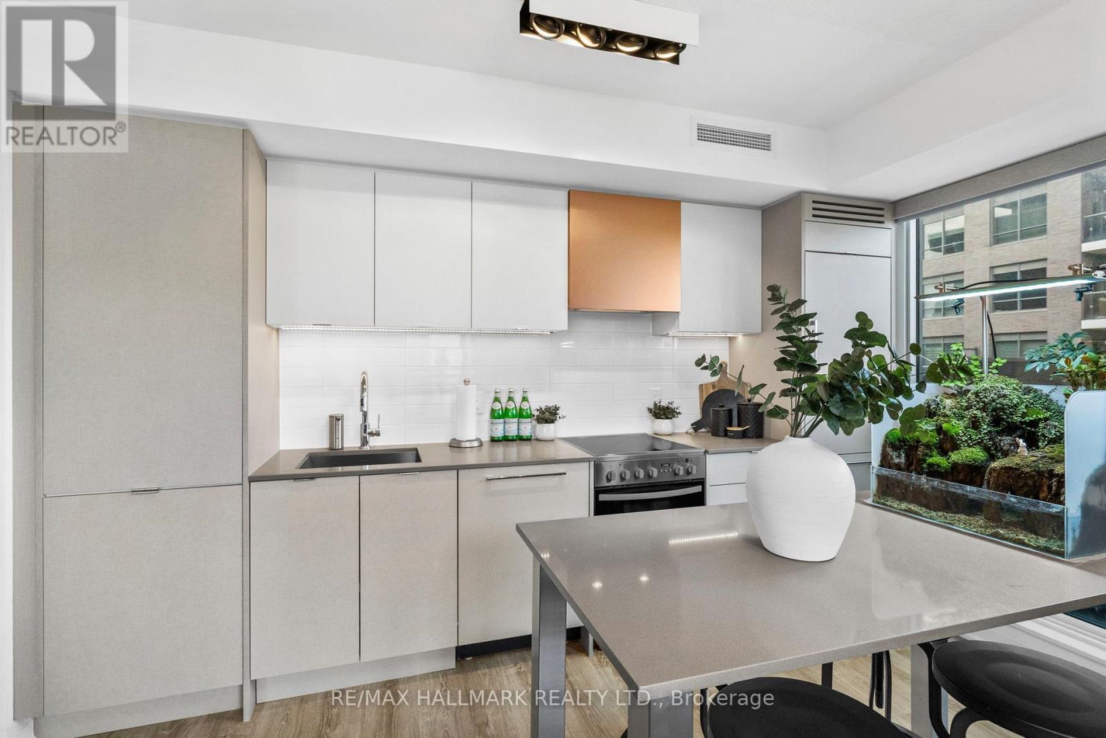 409 - 10 Gibbs Road, Toronto, Ontario  M9B 0E2 - Photo 12 - W12530374