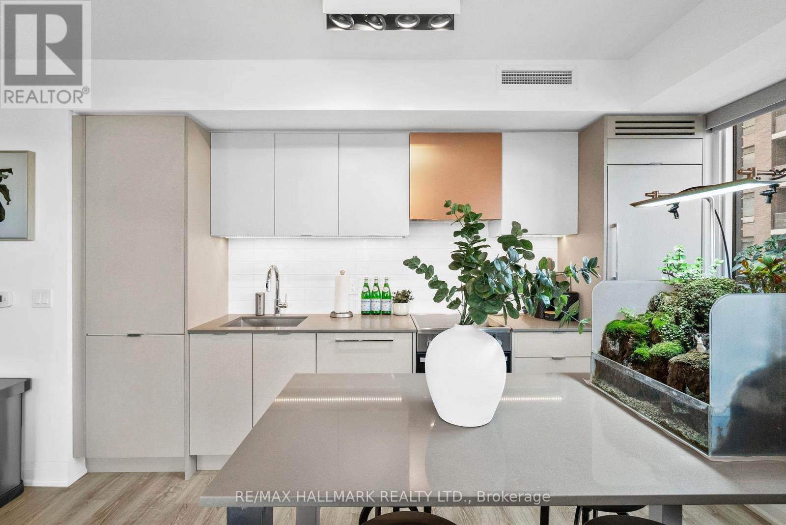 409 - 10 Gibbs Road, Toronto, Ontario  M9B 0E2 - Photo 13 - W12530374