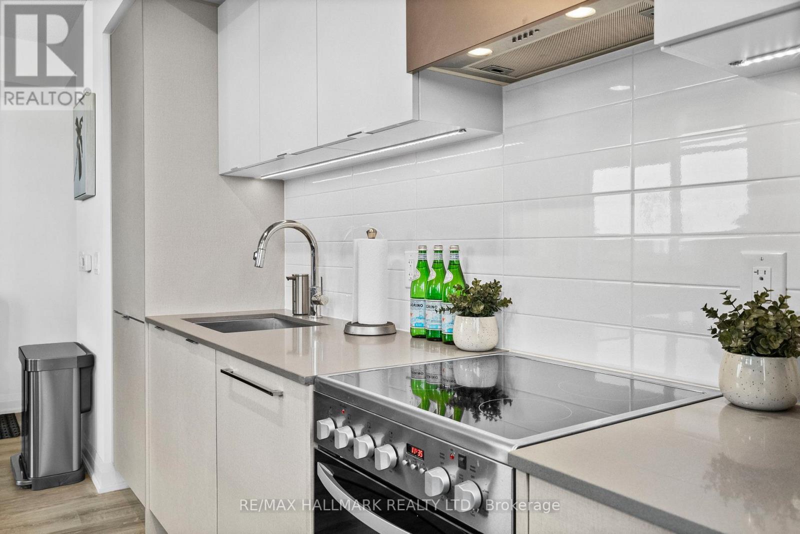 409 - 10 Gibbs Road, Toronto, Ontario  M9B 0E2 - Photo 14 - W12530374