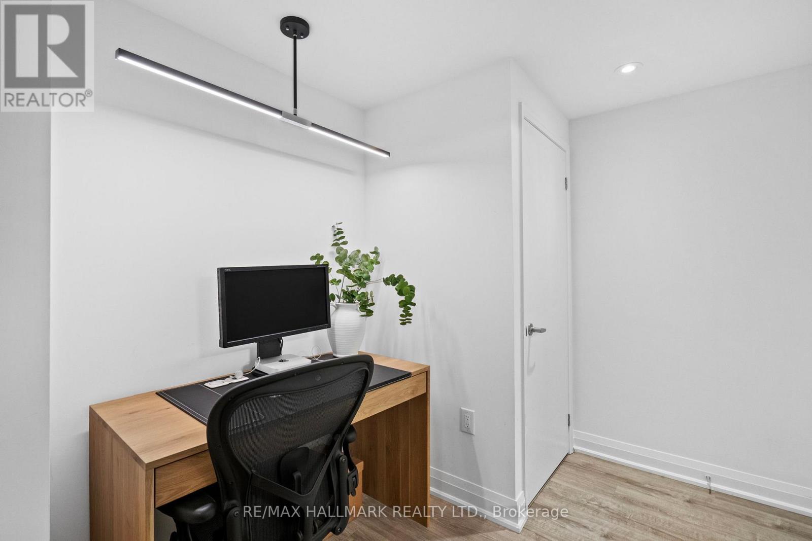 409 - 10 Gibbs Road, Toronto, Ontario  M9B 0E2 - Photo 7 - W12530374