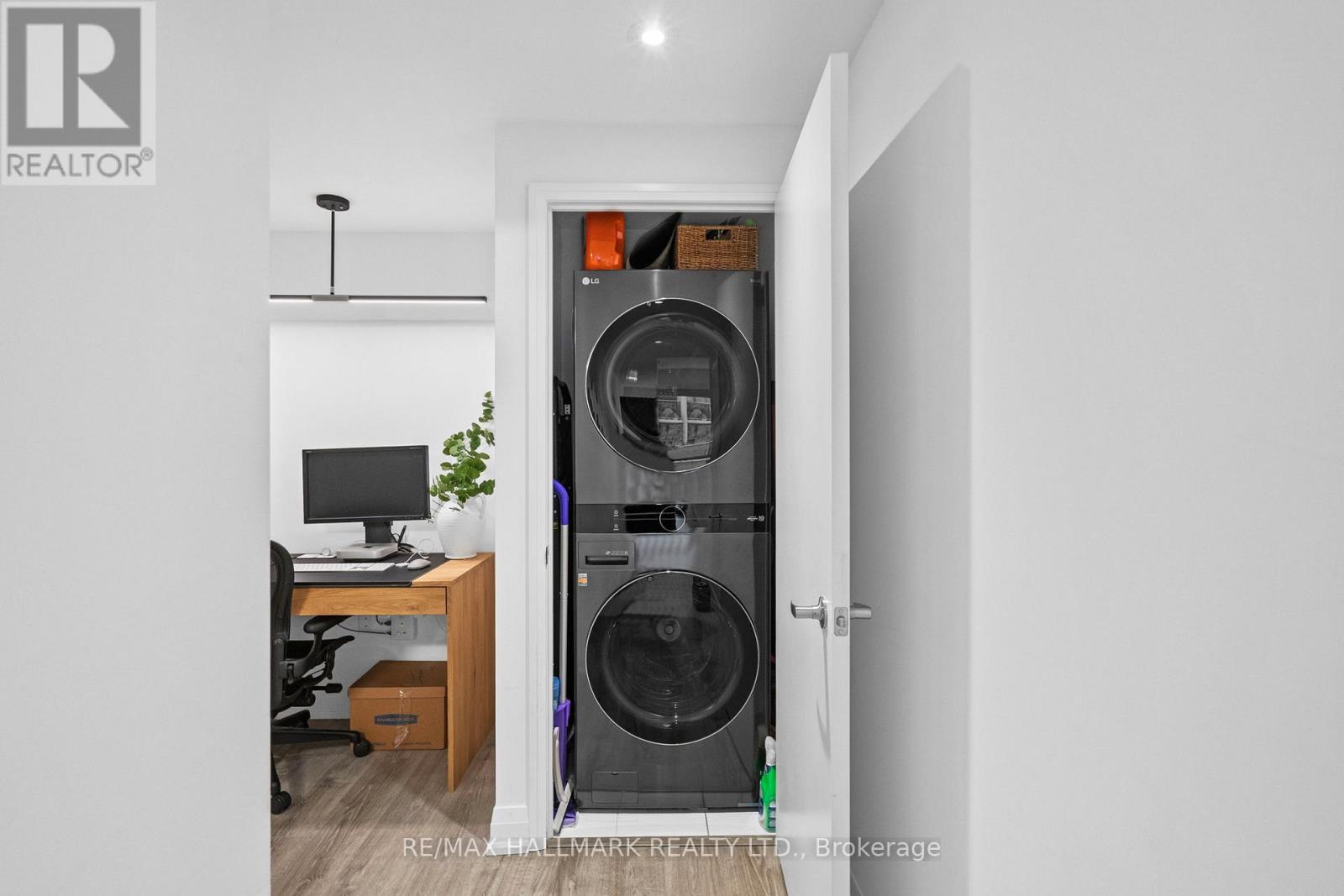 409 - 10 Gibbs Road, Toronto, Ontario  M9B 0E2 - Photo 8 - W12530374