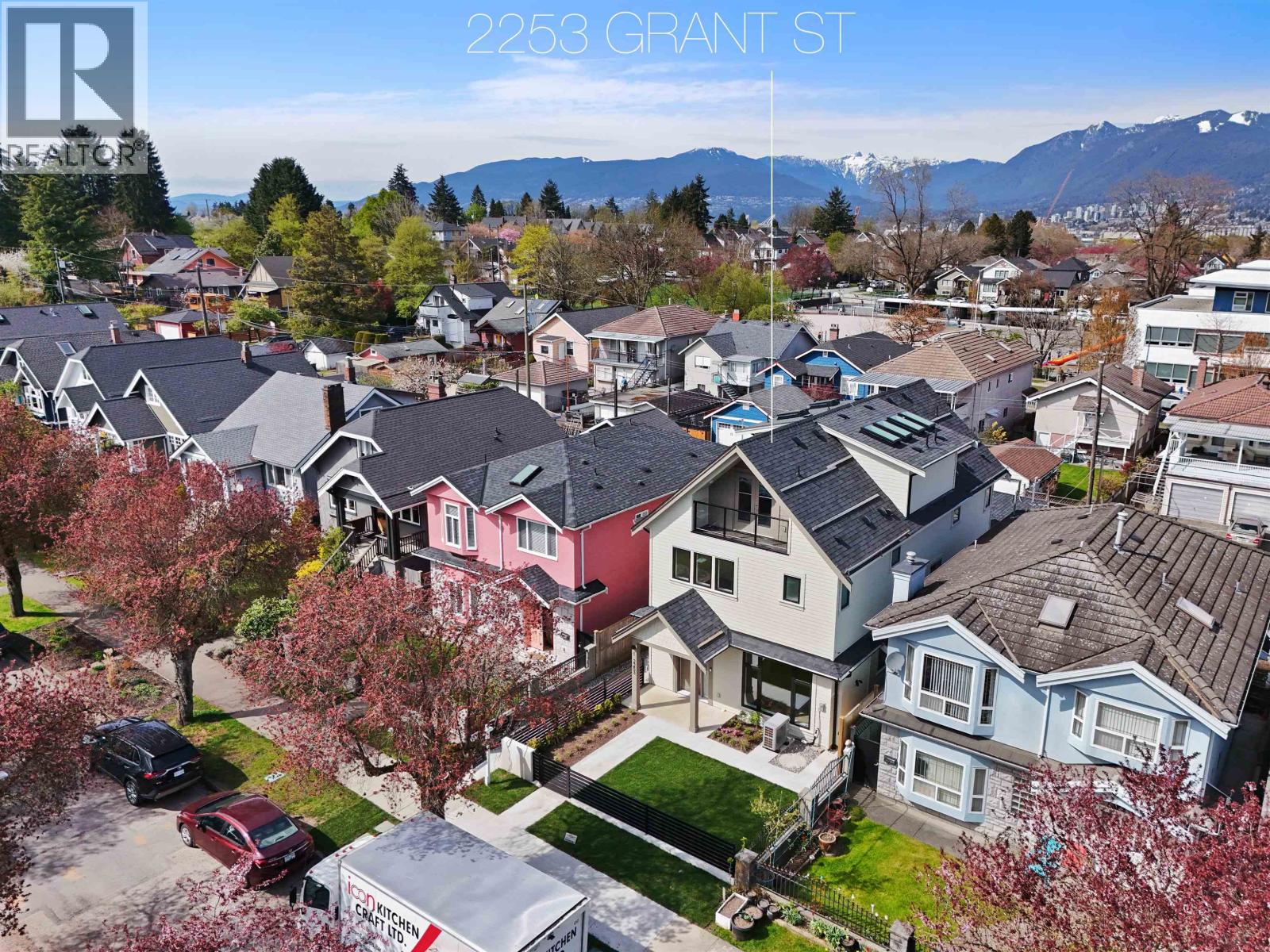 2 2253 Grant Street, Vancouver, British Columbia  V5L 2Z6 - Photo 2 - R3066254