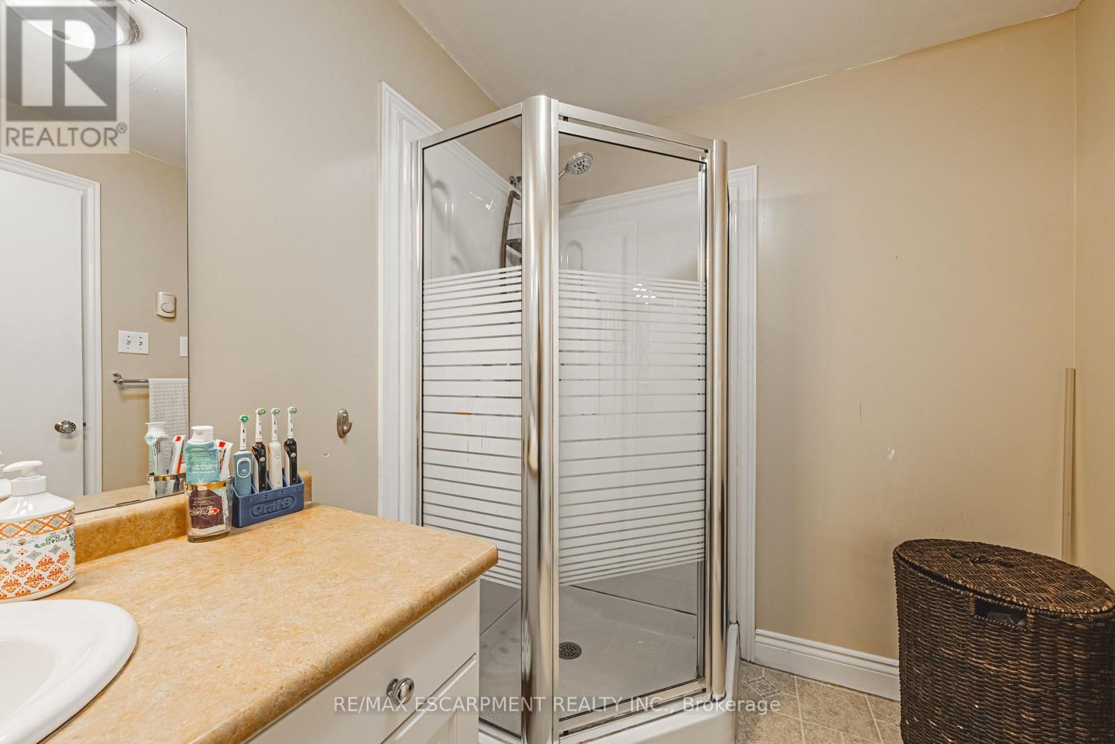 70 Webster Road, Hamilton, Ontario  L8G 5E9 - Photo 33 - X12530336