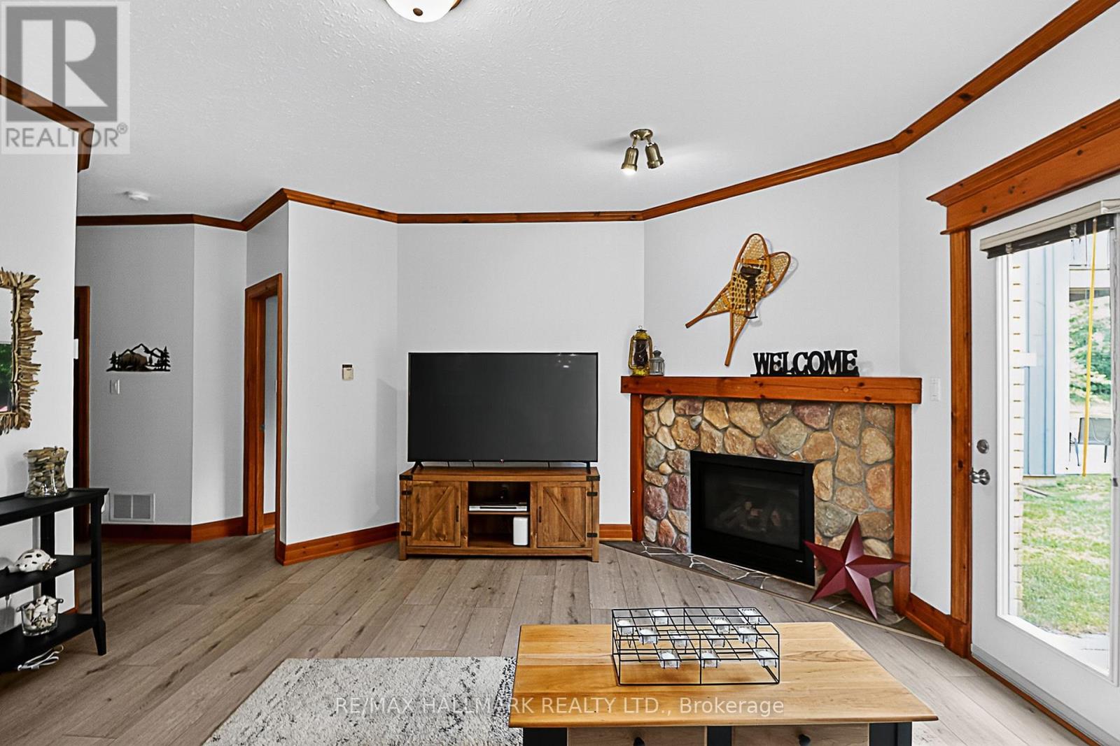 101 - 184 Snowbridge Way, Blue Mountains, Ontario  L9Y 0V1 - Photo 6 - X12530414