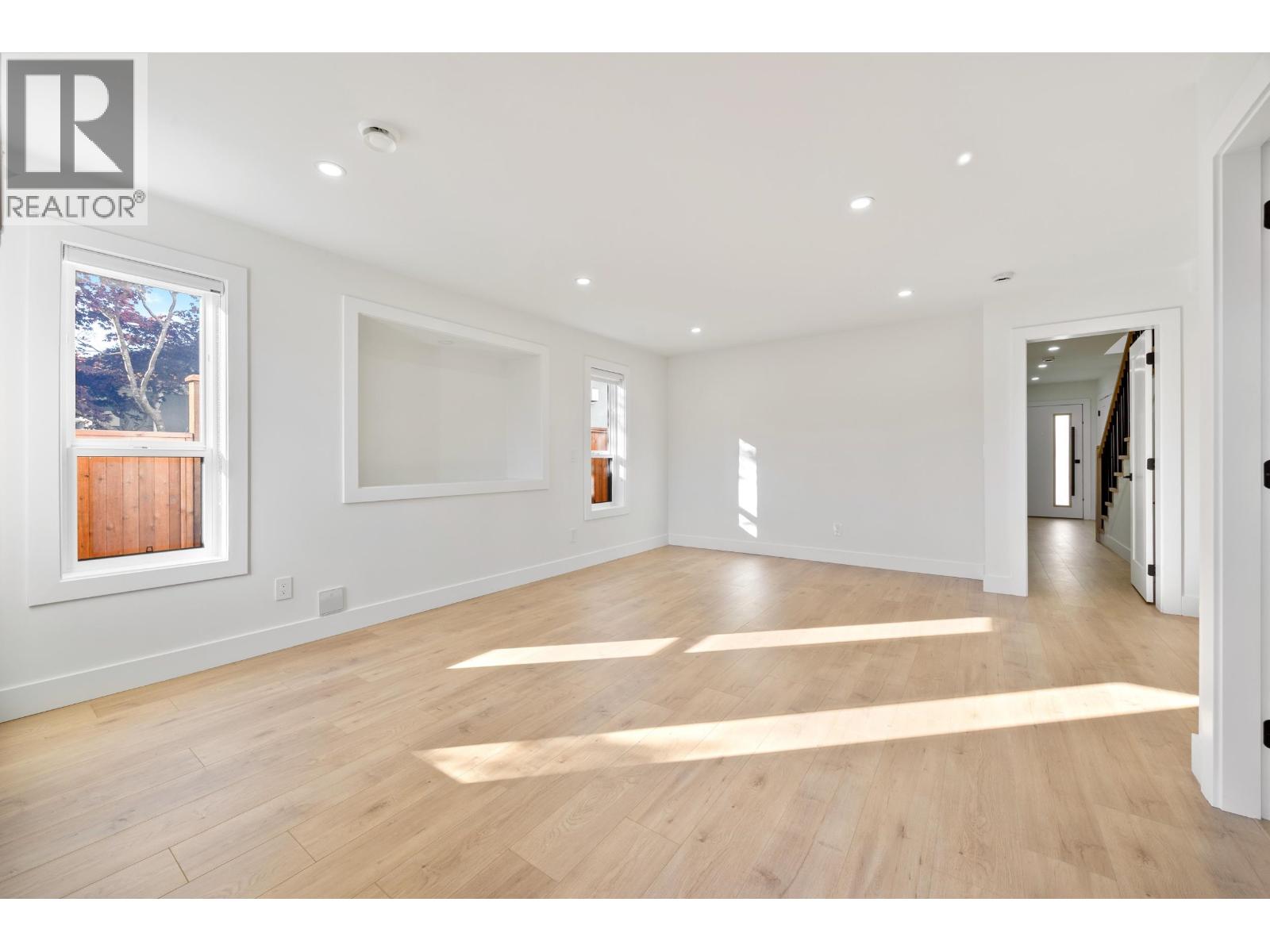 2 4170 Hurst Street, Burnaby, British Columbia  V5J 3R4 - Photo 3 - R3058678