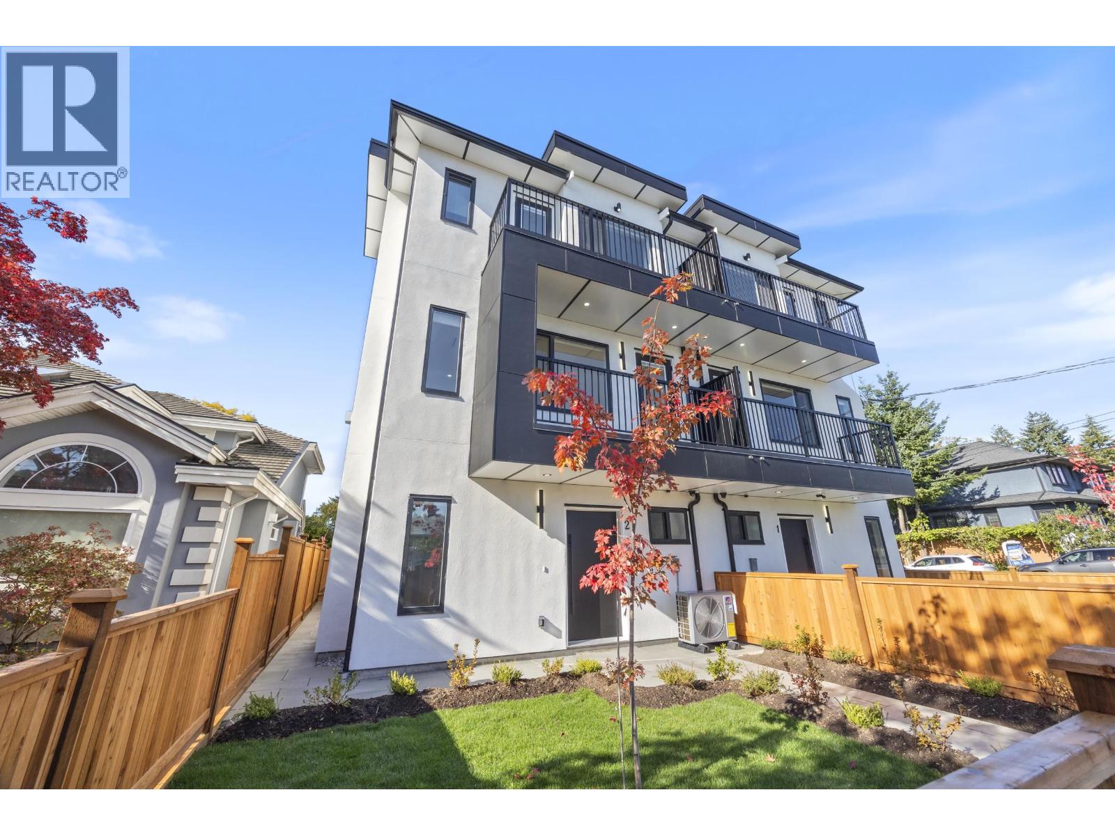 2 4170 HURST STREET, Burnaby, British Columbia