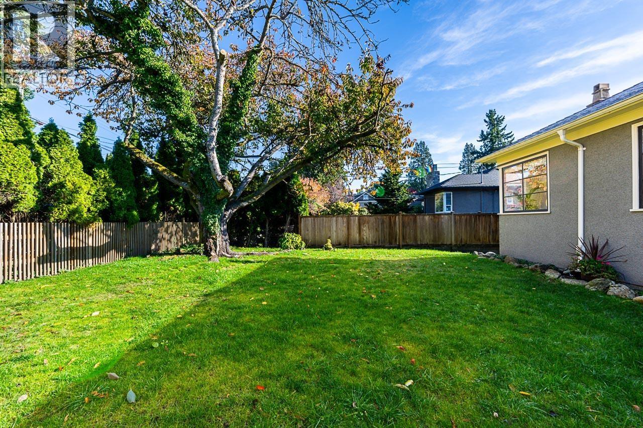 1258 Jefferson Avenue, West Vancouver, British Columbia  V7T 2B1 - Photo 2 - R3066266