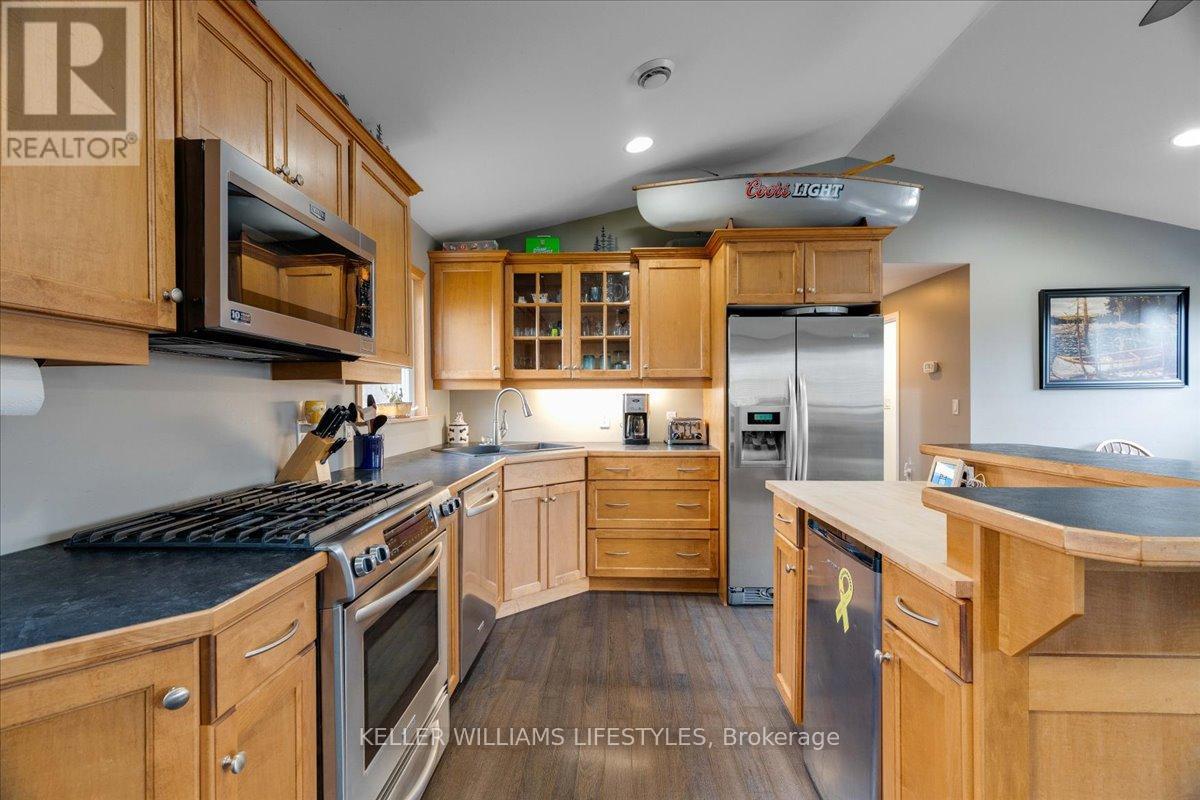 4239 Lakeshore Road, Plympton-Wyoming, Ontario  N0N 1J6 - Photo 10 - X12528738