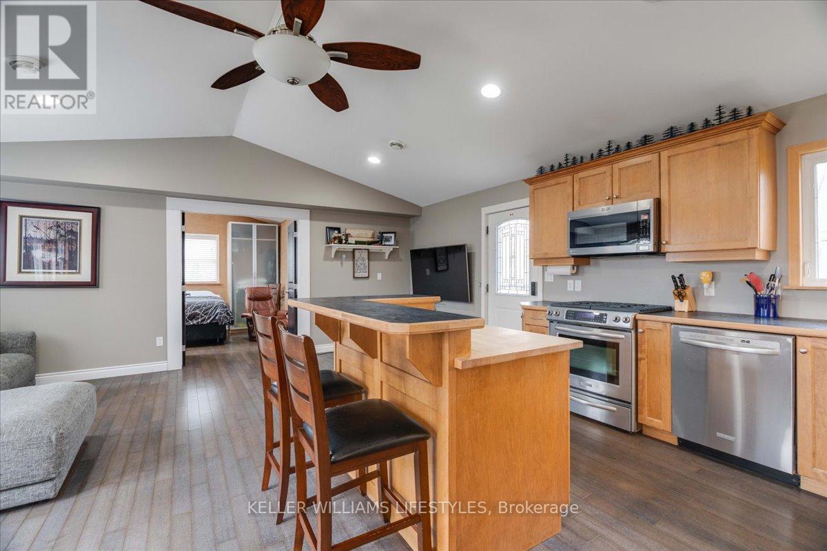 4239 Lakeshore Road, Plympton-Wyoming, Ontario  N0N 1J6 - Photo 14 - X12528738