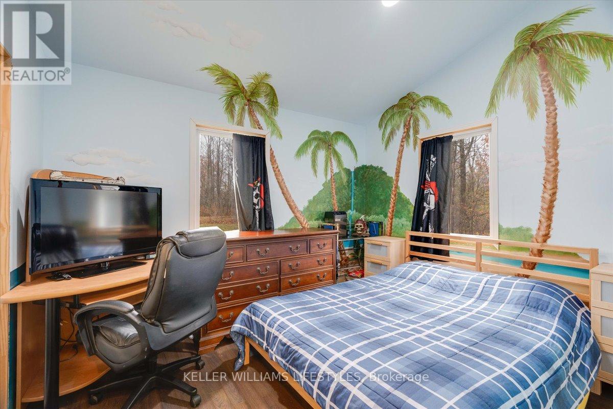 4239 Lakeshore Road, Plympton-Wyoming, Ontario  N0N 1J6 - Photo 18 - X12528738