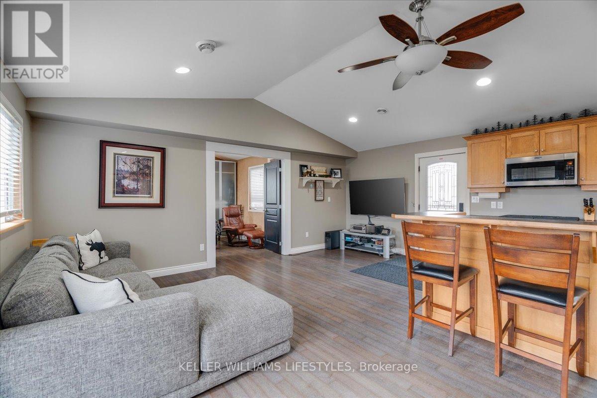 4239 Lakeshore Road, Plympton-Wyoming, Ontario  N0N 1J6 - Photo 12 - X12528738