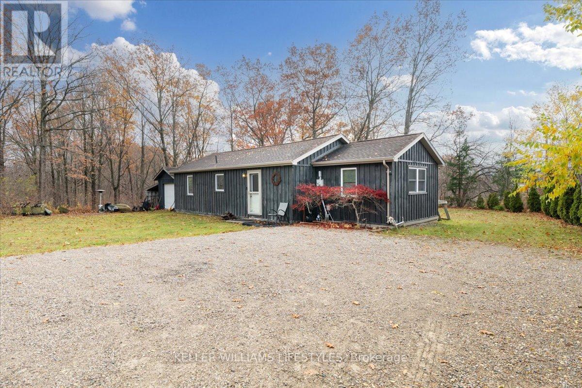 4239 Lakeshore Road, Plympton-Wyoming, Ontario  N0N 1J6 - Photo 4 - X12528738