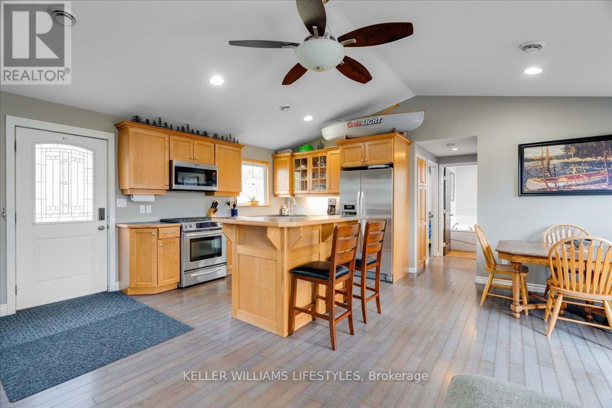 4239 Lakeshore Road, Plympton-Wyoming, Ontario  N0N 1J6 - Photo 7 - X12528738