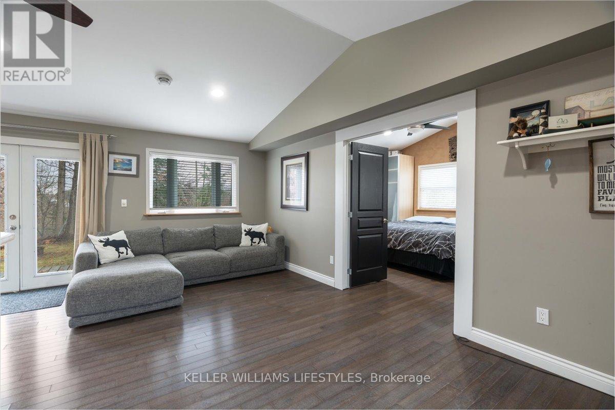 4239 Lakeshore Road, Plympton-Wyoming, Ontario  N0N 1J6 - Photo 9 - X12528738