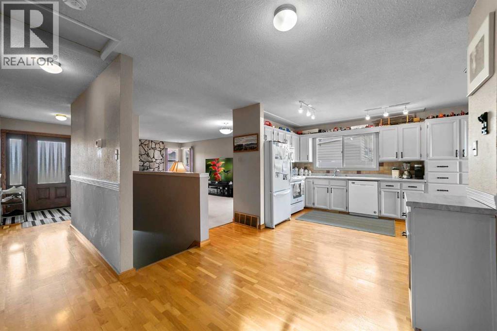 5006 65 A Street, Camrose, Alberta  T4V 3G1 - Photo 9 - A2268288