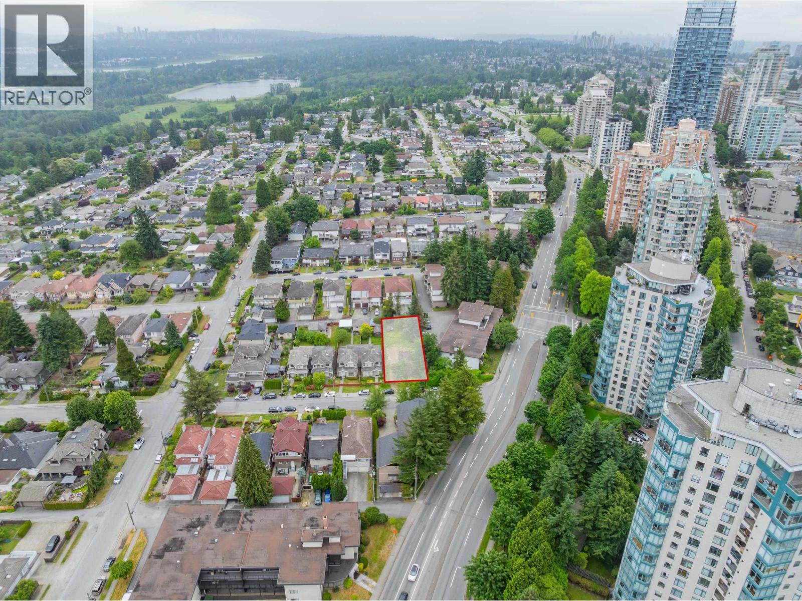 5864 Pioneer Avenue, Burnaby, British Columbia  V5H 2X7 - Photo 2 - R3065787