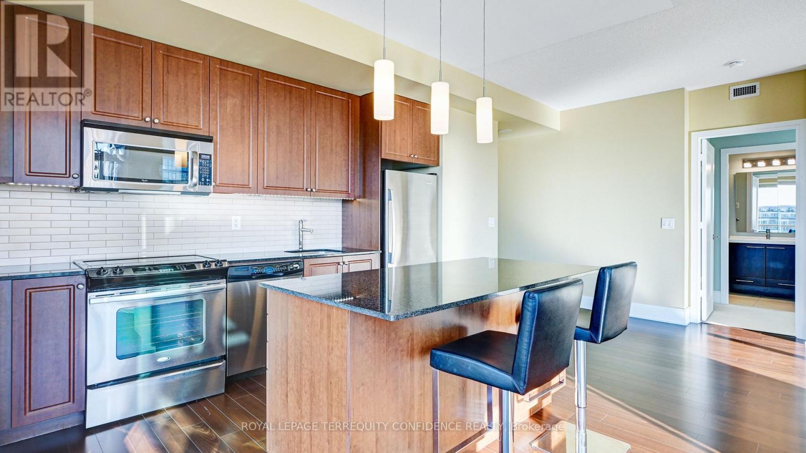 1220 - 70 Roehampton Avenue, Toronto, Ontario  M4P 1R2 - Photo 8 - C12530490