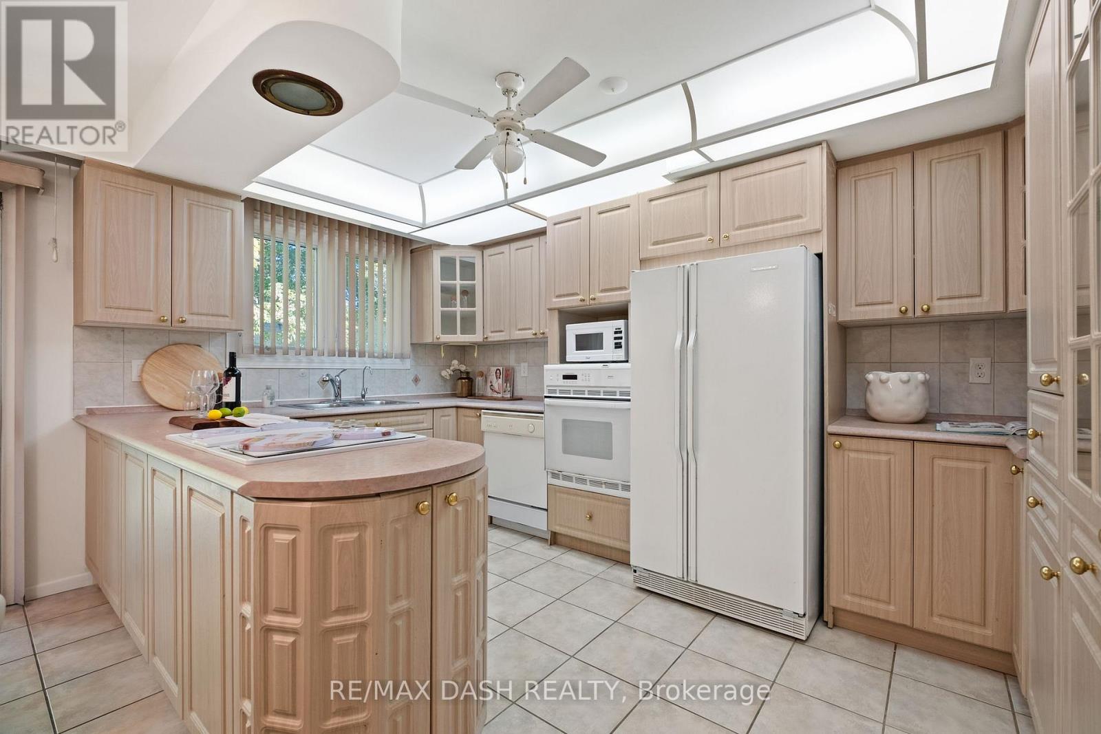 48 Russfax Drive, Toronto, Ontario  M2R 3B1 - Photo 13 - C12530514