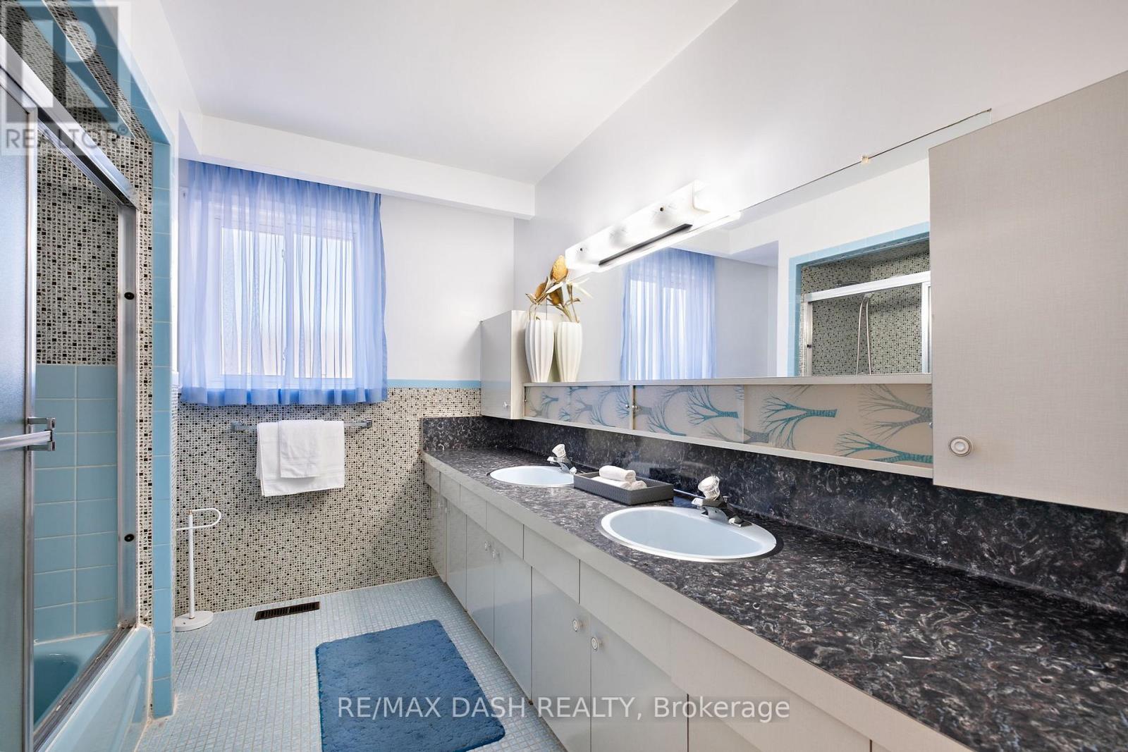 48 Russfax Drive, Toronto, Ontario  M2R 3B1 - Photo 20 - C12530514