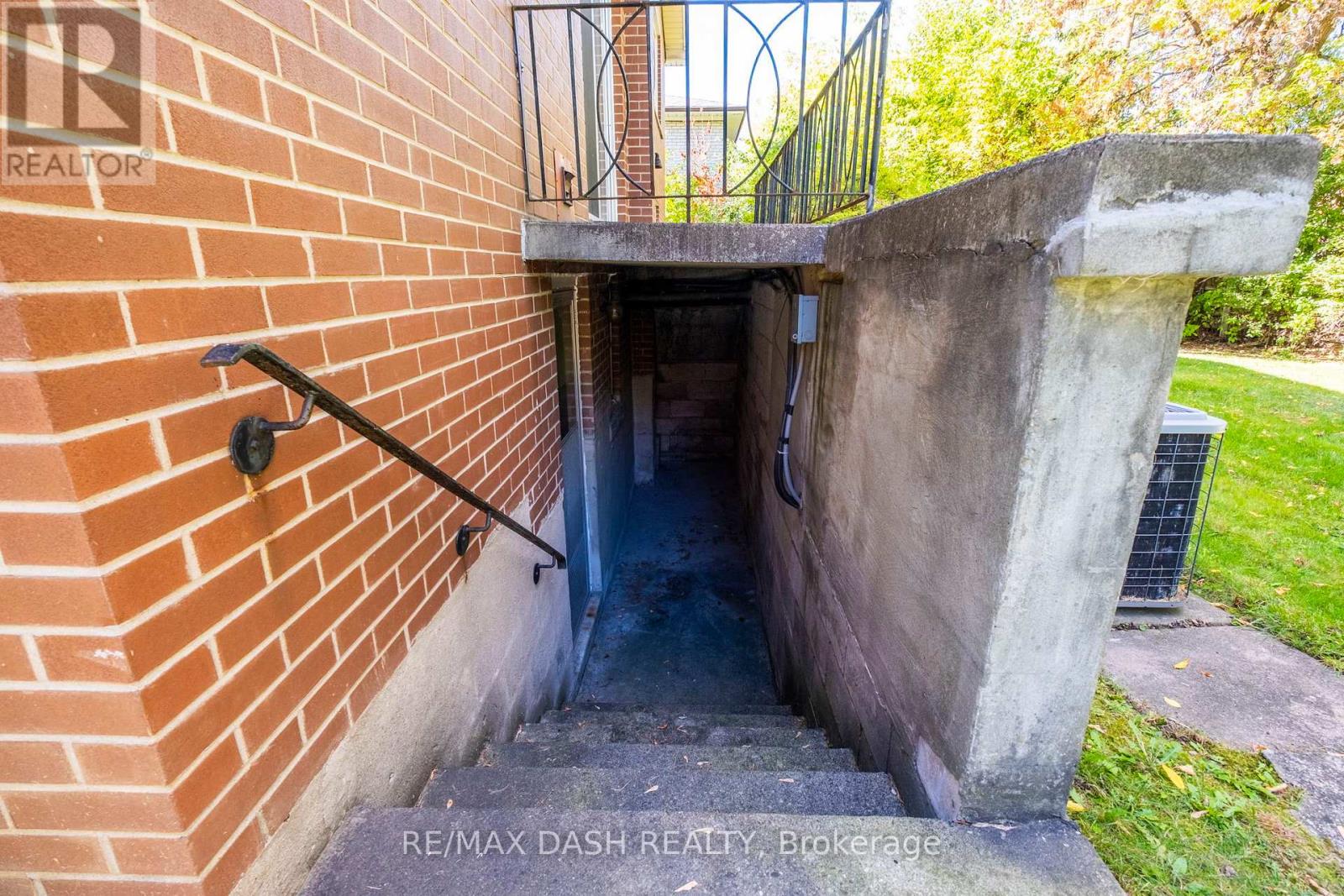 48 Russfax Drive, Toronto, Ontario  M2R 3B1 - Photo 37 - C12530514