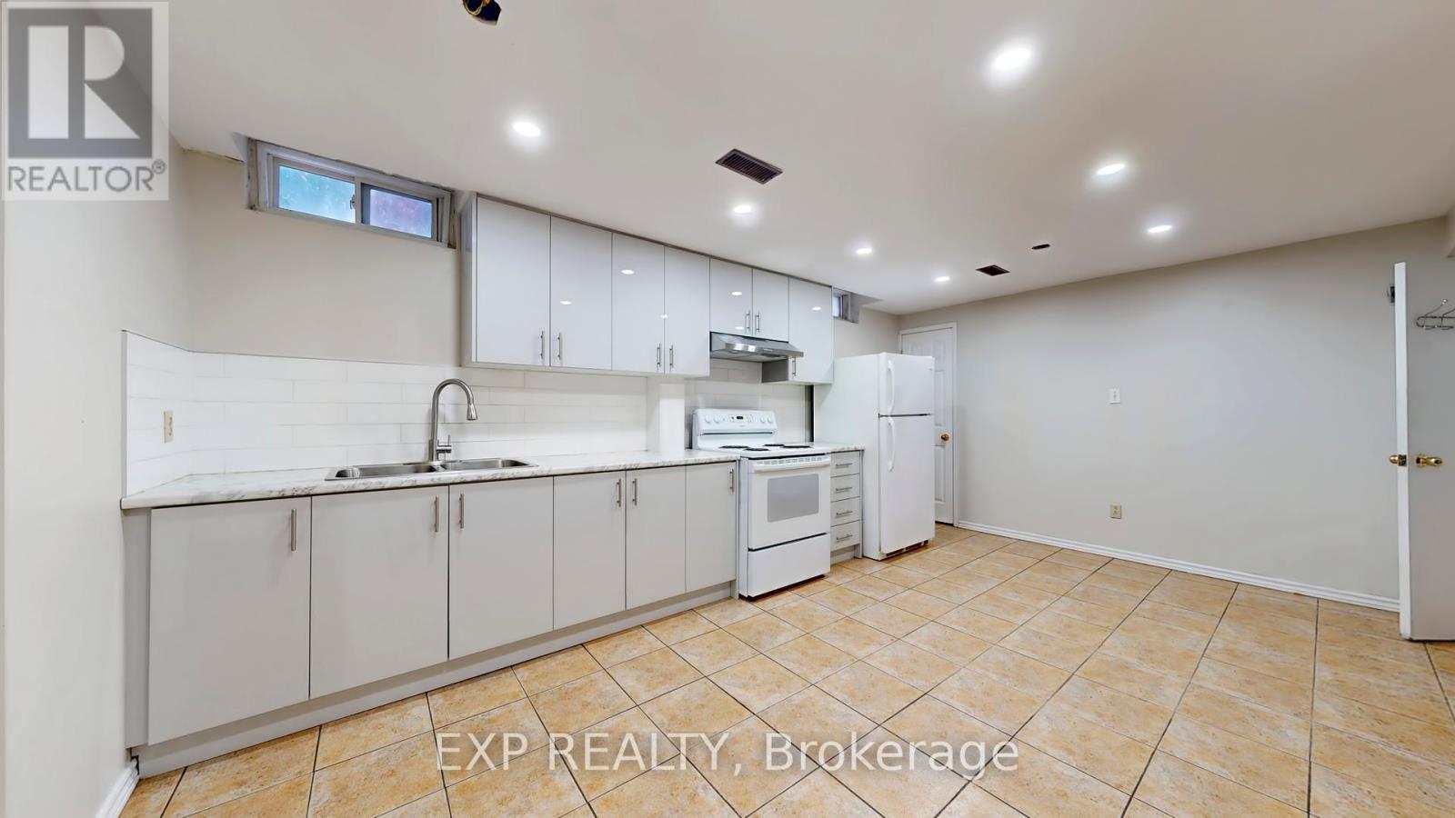 93 Tall Grass Trail E, Vaughan, Ontario  L4L 3J3 - Photo 4 - N12434288