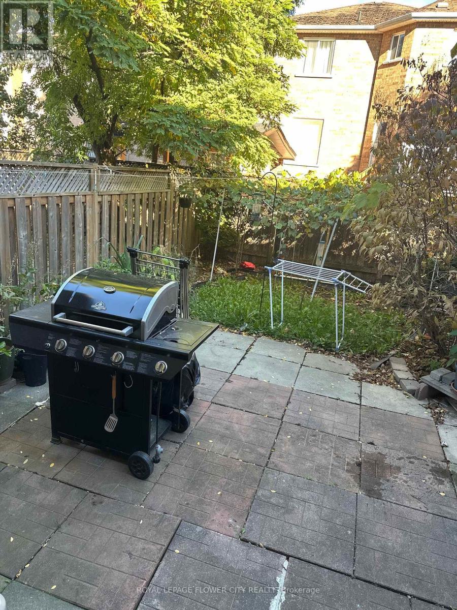 68 Denton Circle, Vaughan, Ontario  L6A 2N4 - Photo 34 - N12530488